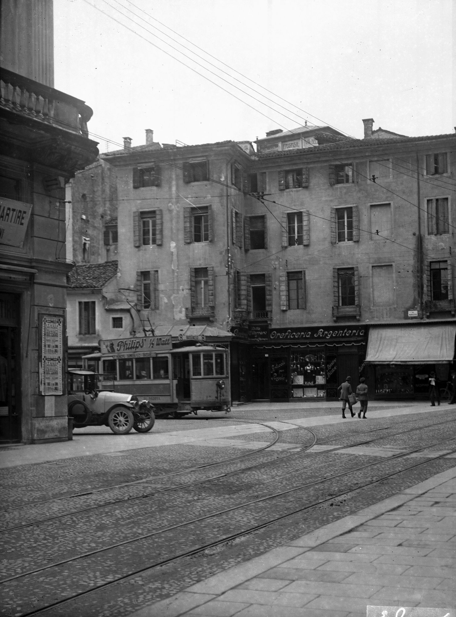 Il Municipio. Varie della fronte verso il corso ed il Pedrocchi (negativo) di Gabinetto fotografico (XX)
