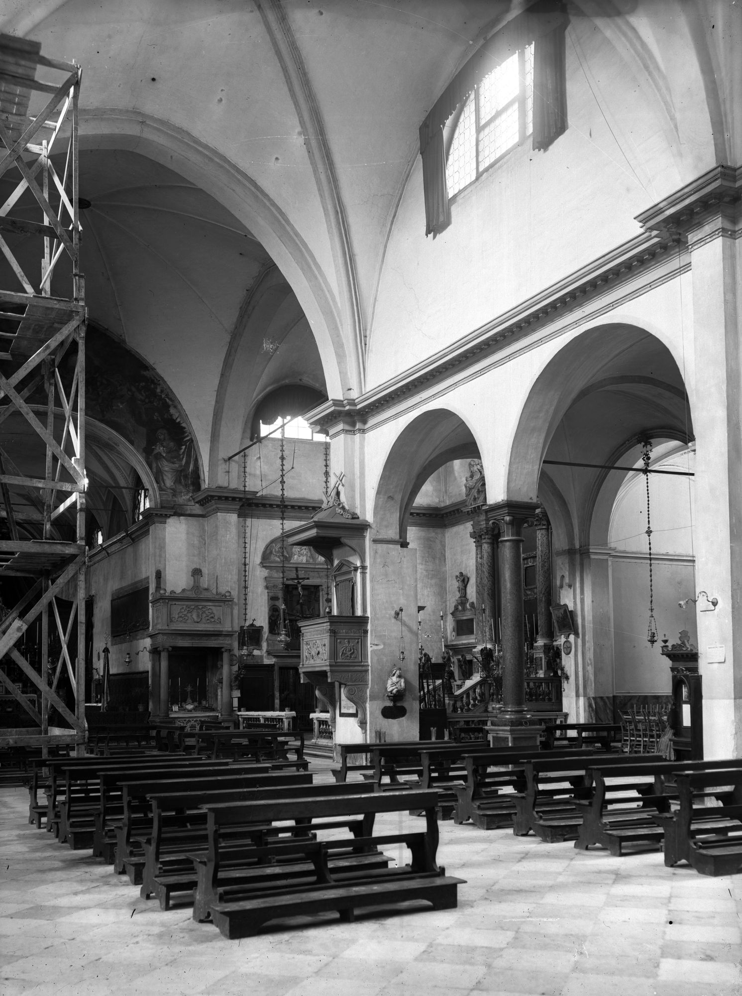Chiesa San Francesco. Interno; chiostro e campanile; loggetta quattrocentesca (negativo) di Gabinetto fotografico (XX)
