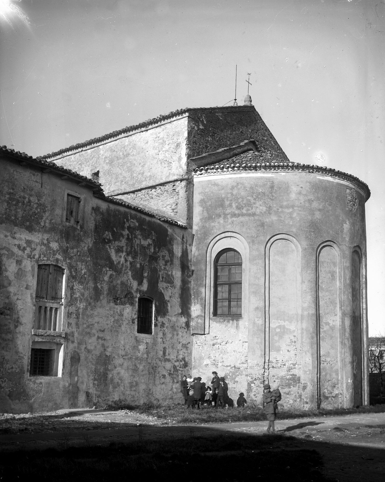Caorle. Duomo. Varie dell'interno e dell'esterno (negativo) di Gabinetto fotografico (XX)
