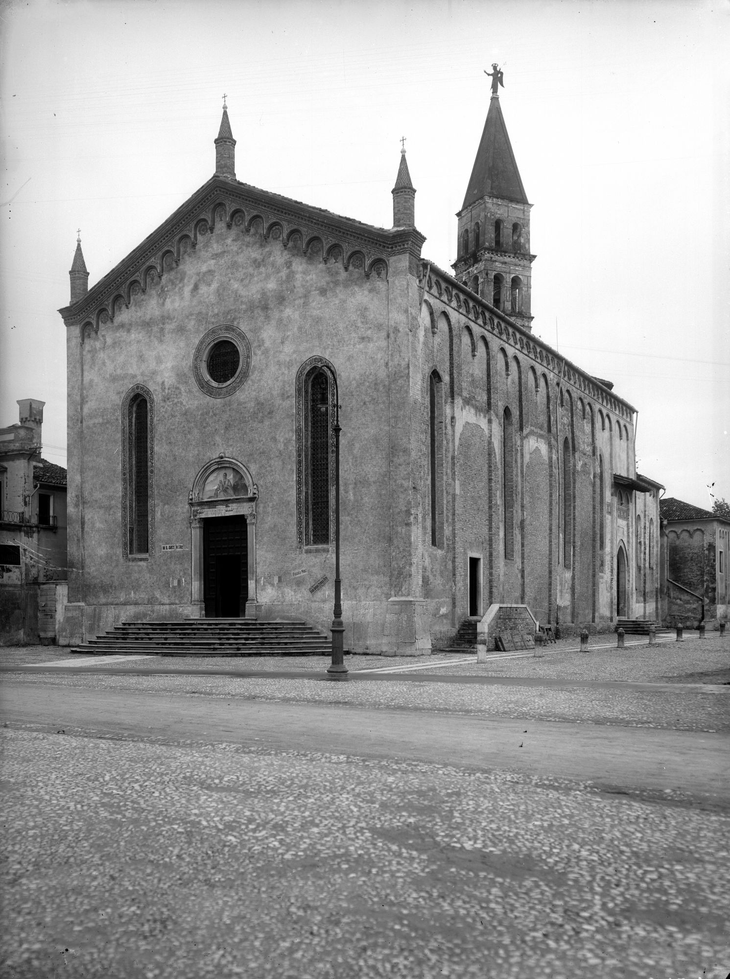 Oderzo. Chiesa San Giovanni (Duomo). La facciata dopo il ripristino (negativo) di Gabinetto fotografico (XX)