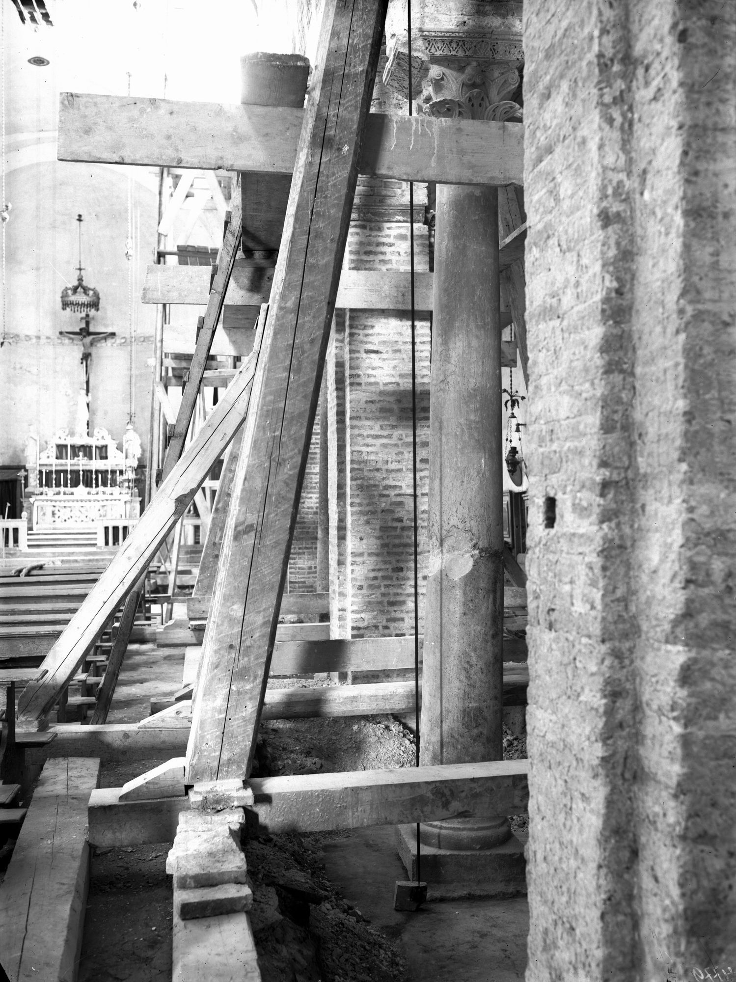 Caorle. Duomo. Varie vedute dello stato statico dell'interno ed esterno (negativo) di Gabinetto fotografico (XX)