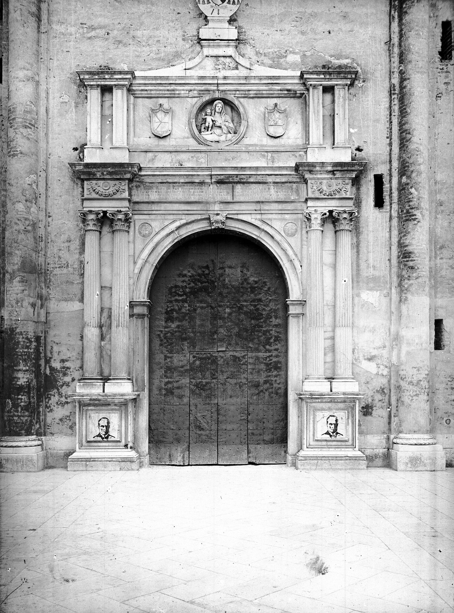Montagnana. Il portale del Duomo di J. Sansovino (negativo) di Gabinetto fotografico (XX)