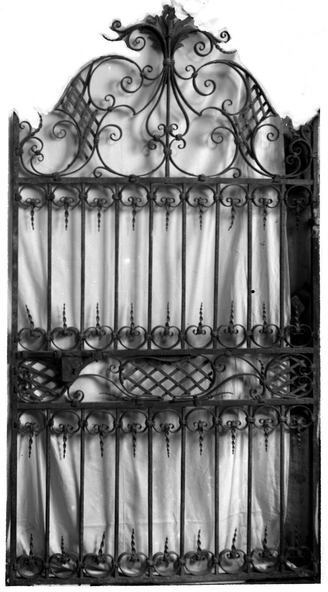 Museo Civico. Ferri. Mobili. Ceramiche (negativo) di Gabinetto fotografico (XX)