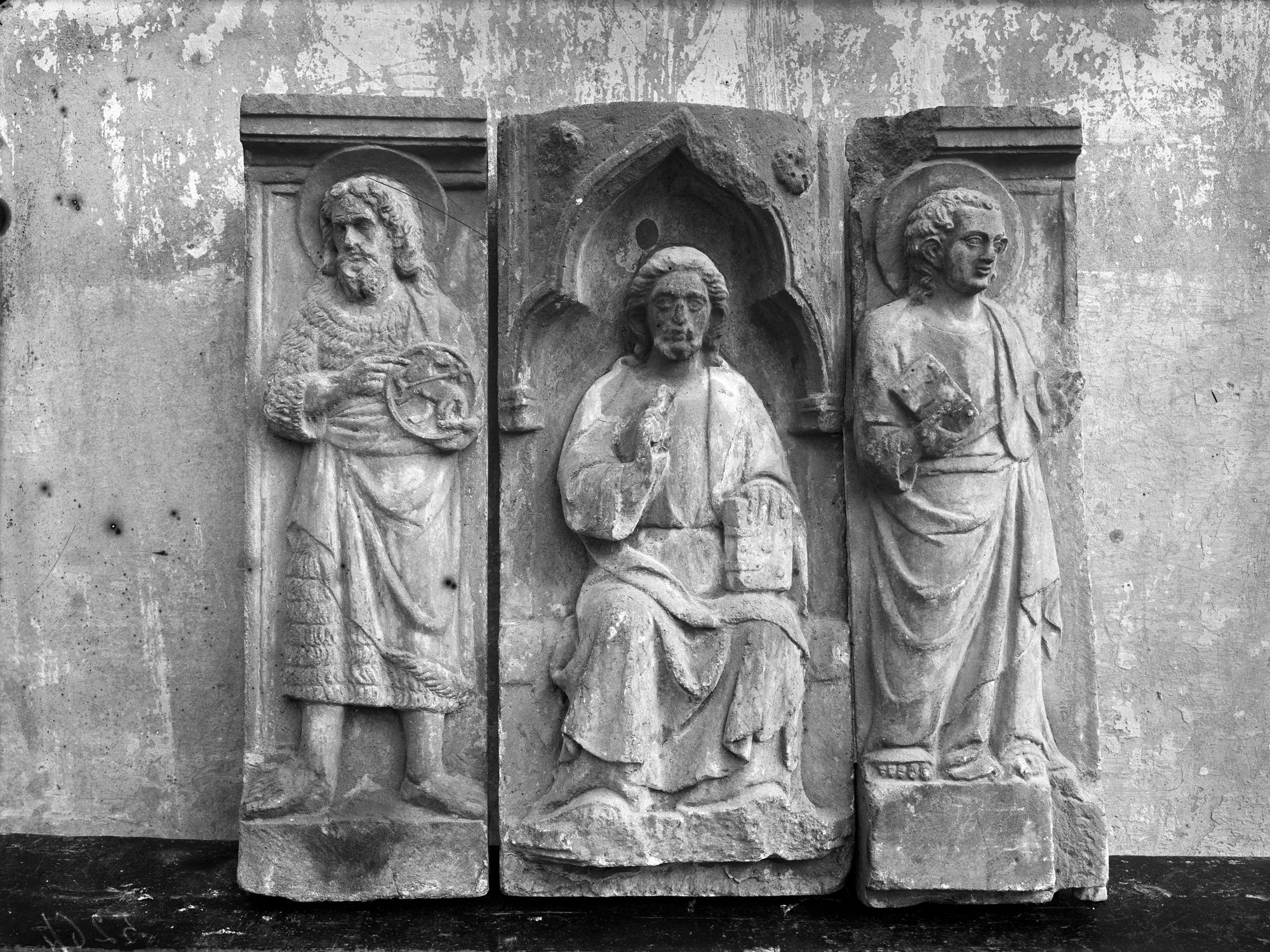 Vittorio Veneto. Chiesa Santa Giustina. Particolari del monumento a Rizzardo VII da Camin (negativo) di Gabinetto fotografico (XX)