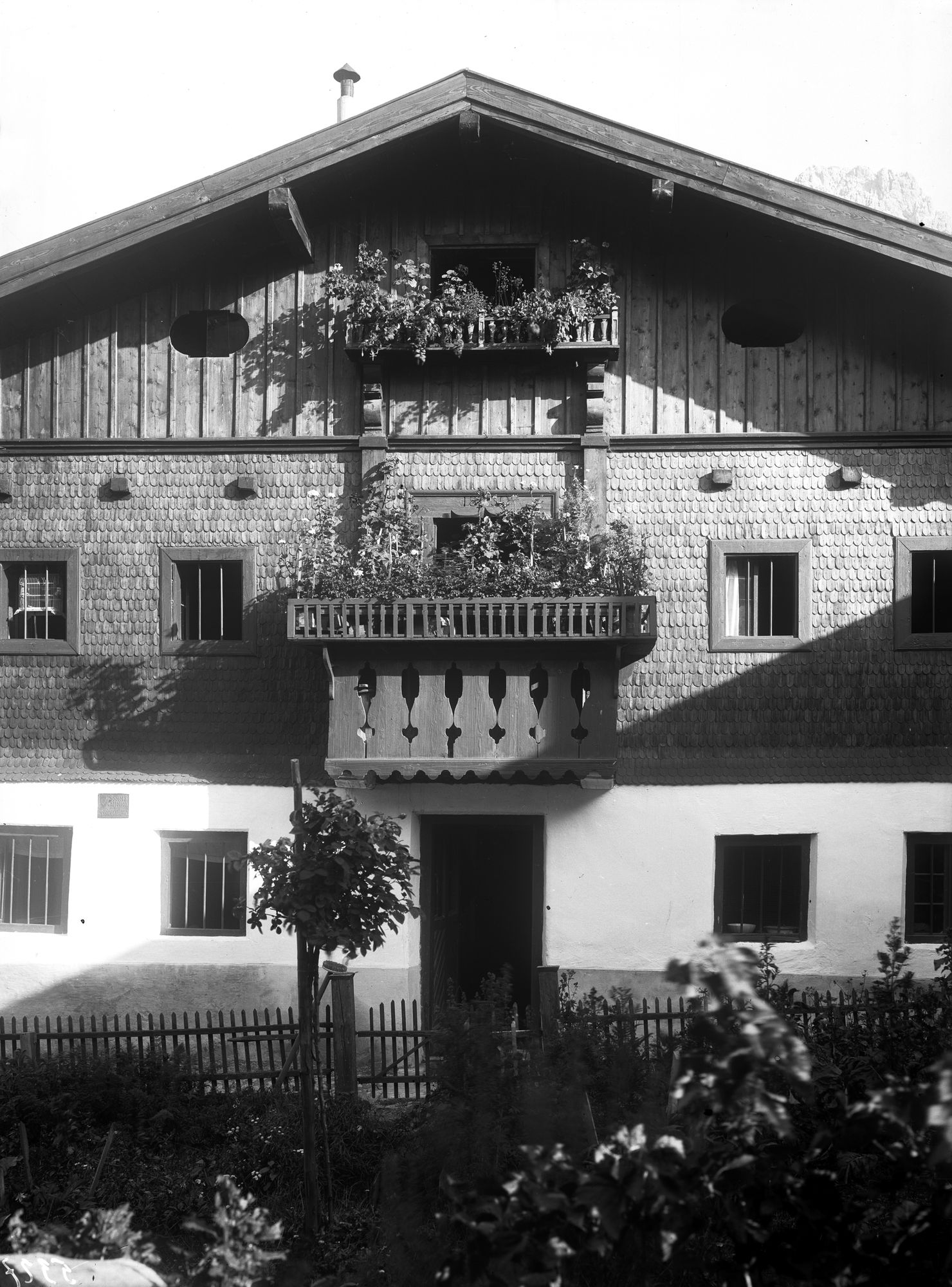 Sappada. Case tipiche varie di Granvilla-Millah-Villanova. Sappada (negativo) di Gabinetto fotografico (XX)