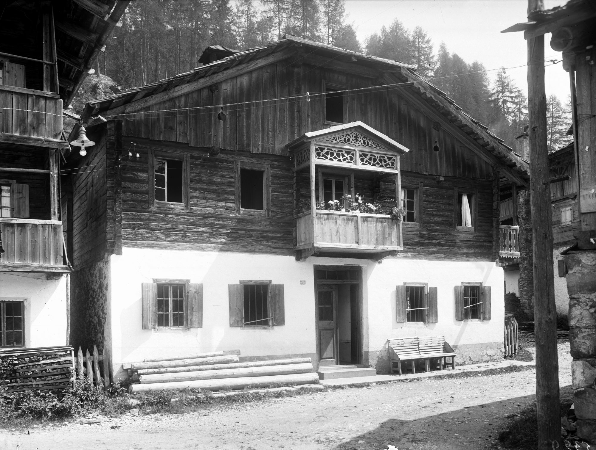 Cima Sappada. Vecchie case tipiche e paesaggi (negativo) di Gabinetto fotografico (XX)