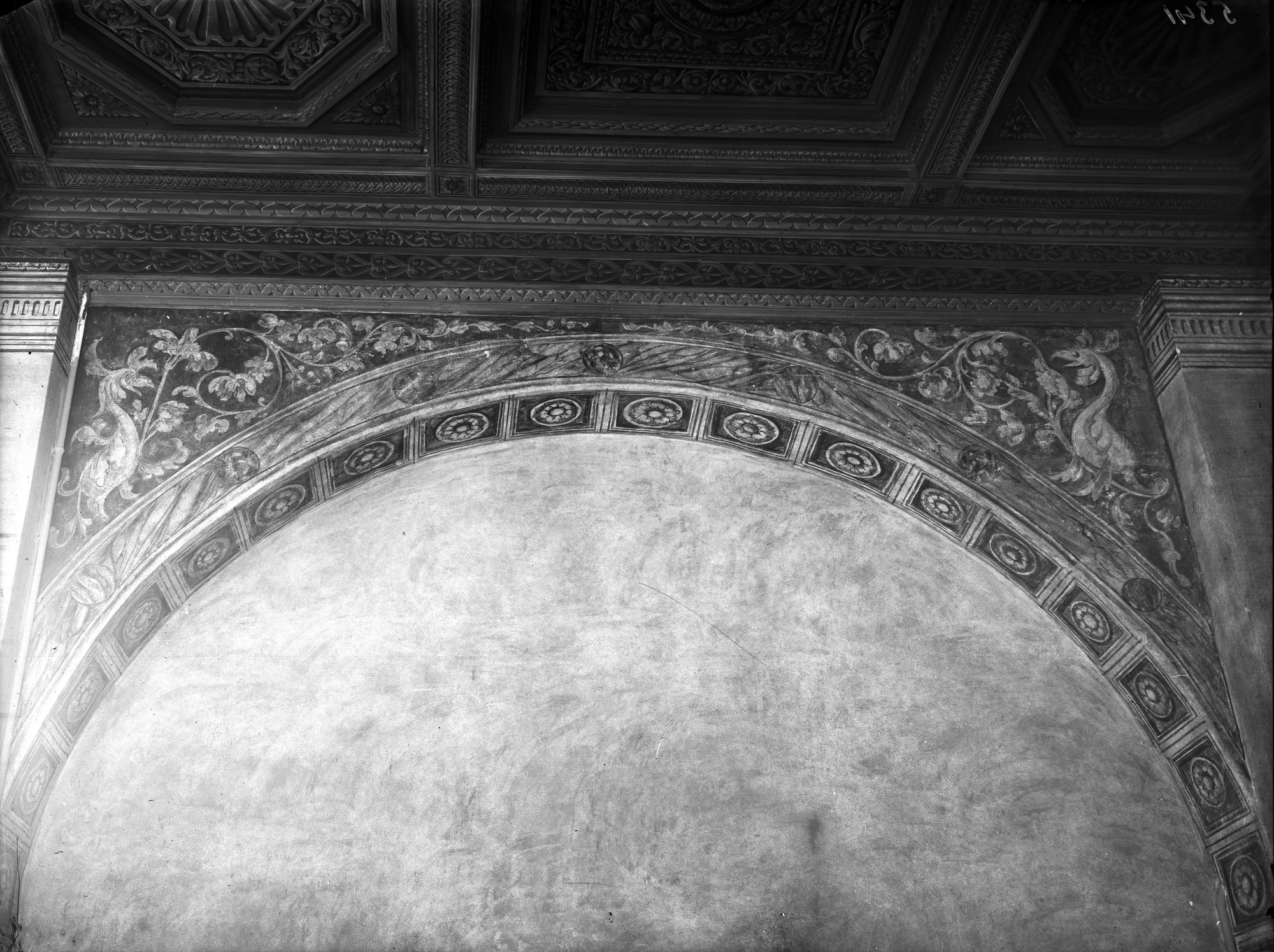 Oderzo. Loggia dei Podestà. Vedute esterne ed interne con gli stemmi a fresco dei podestà di Oderzo dopo il lavoro di restauro e ripristino (negativo) di Gabinetto fotografico (XX)