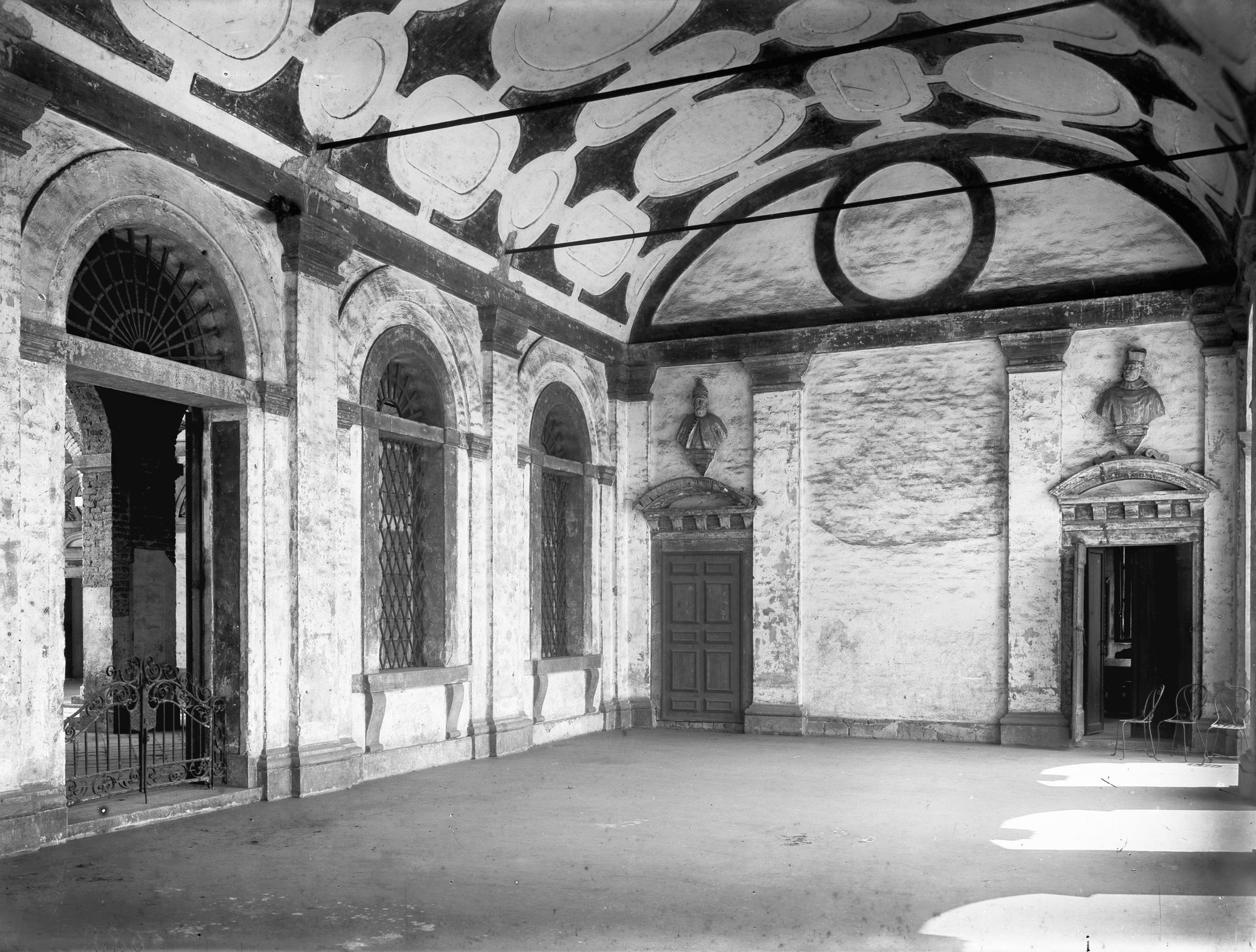 Pontecasale. Villa ex Garzoni. Varie vedute esterne e particolari interni (negativo) di Gabinetto fotografico (XX)