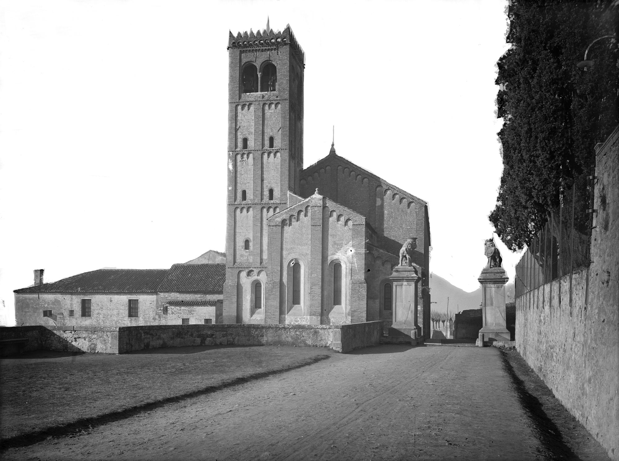 Monselice. Duomo. Esterni, interni e affreschi del coro dopo il restauro (negativo) di Gabinetto fotografico (XX)