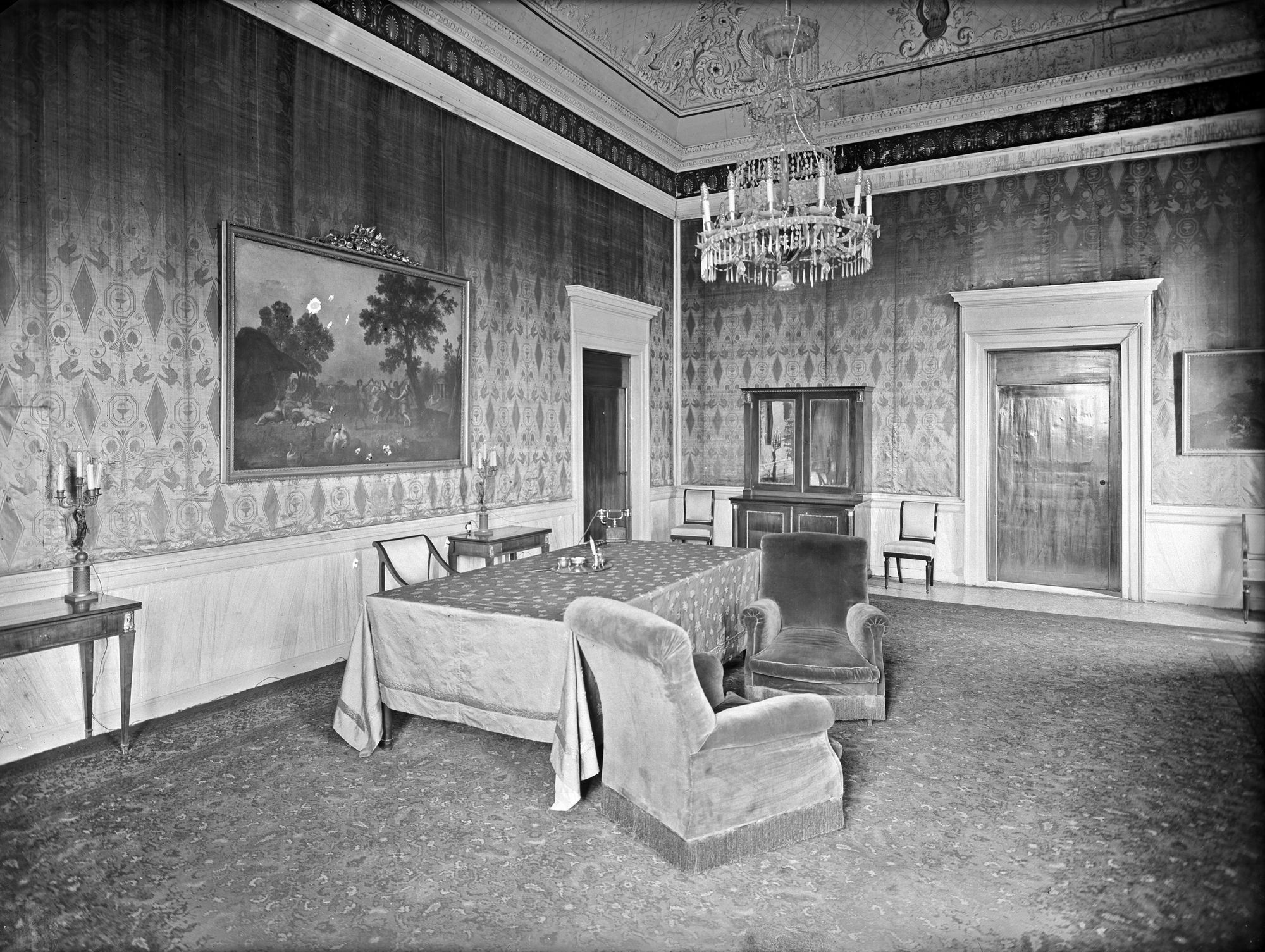 Villa Nazionale di Stra. Varie dell'appartamento apprestato per il capo del governo e per il convegno con Hitler (negativo) di Gabinetto fotografico (XX)