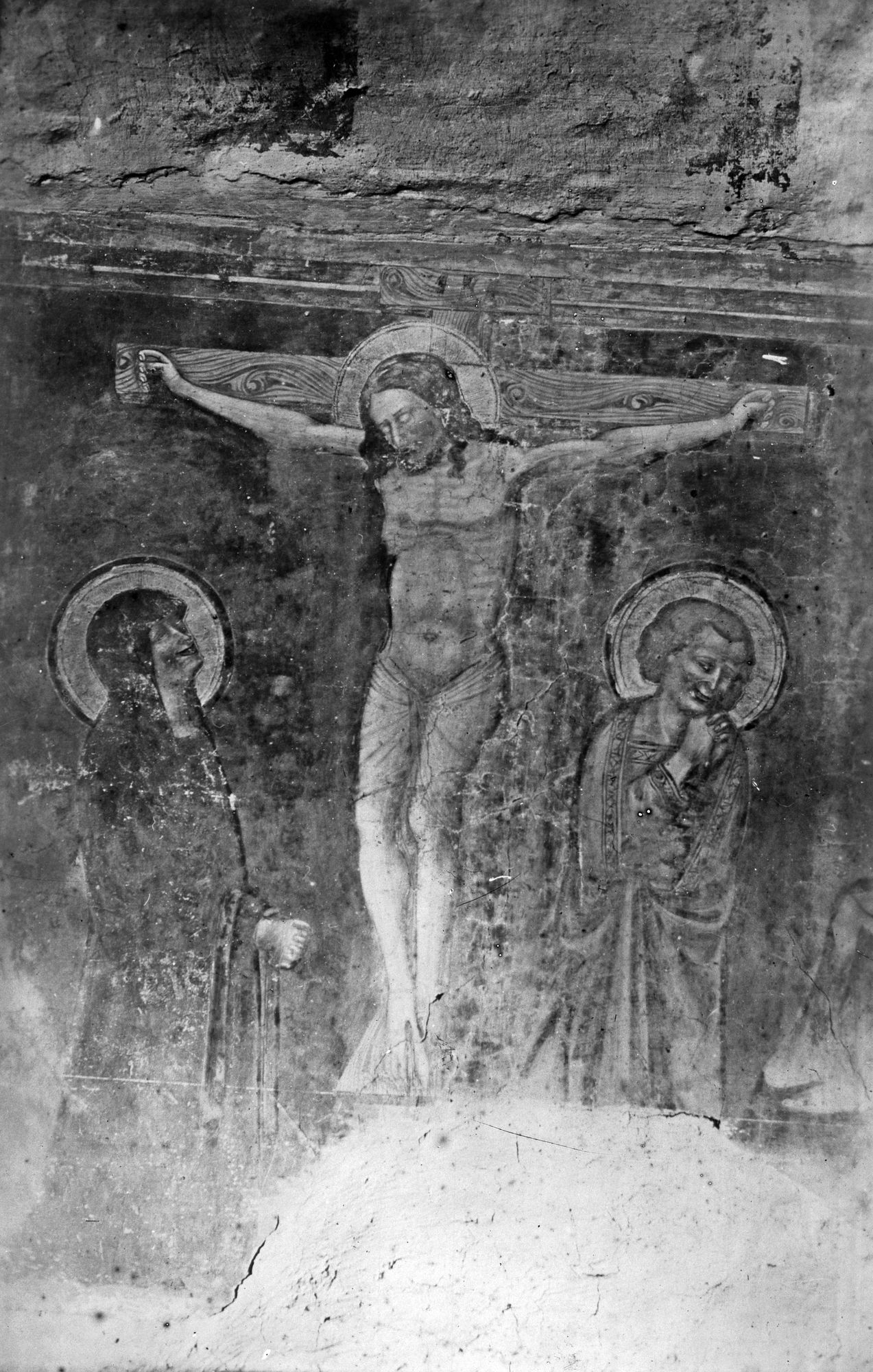 Montebelluna. Villa del Vescovo. Crocefisso con Maria e Sant'Anna. Affresco trecentesco (negativo) di Gabinetto fotografico (XX)