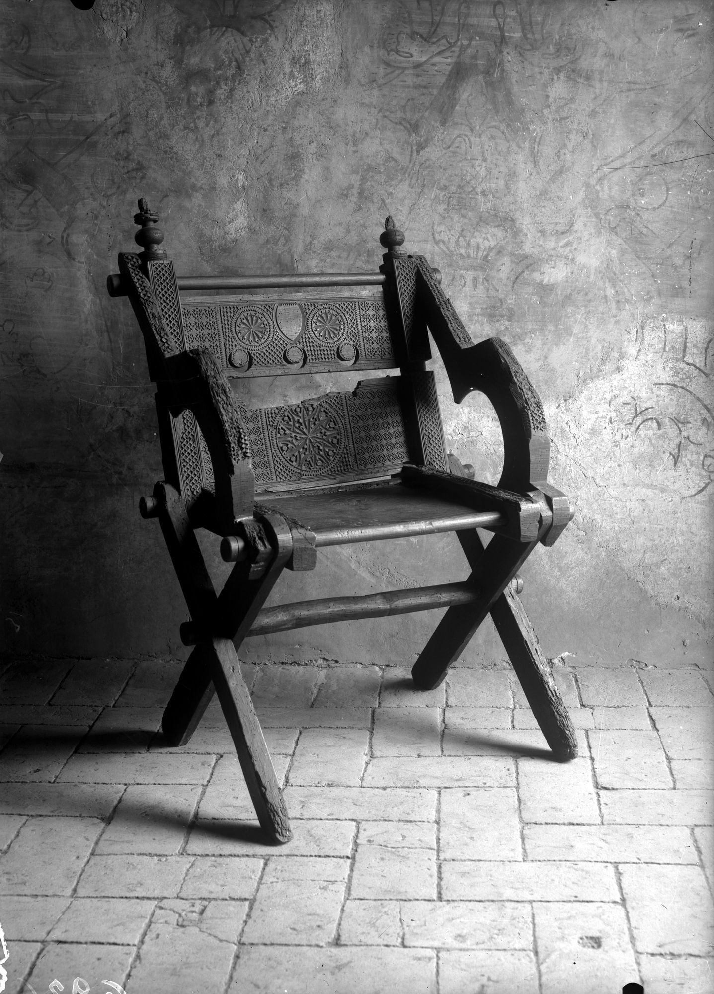 Arquà Petrarca. La sedia del Petrarca (negativo) di Gabinetto fotografico (XX)