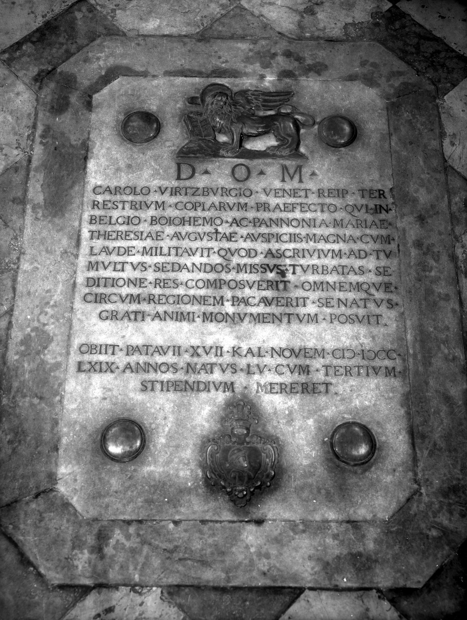 Santa Sofia. Lastra tombale di Carolo Virtzangio (negativo) di Gabinetto fotografico (XX)