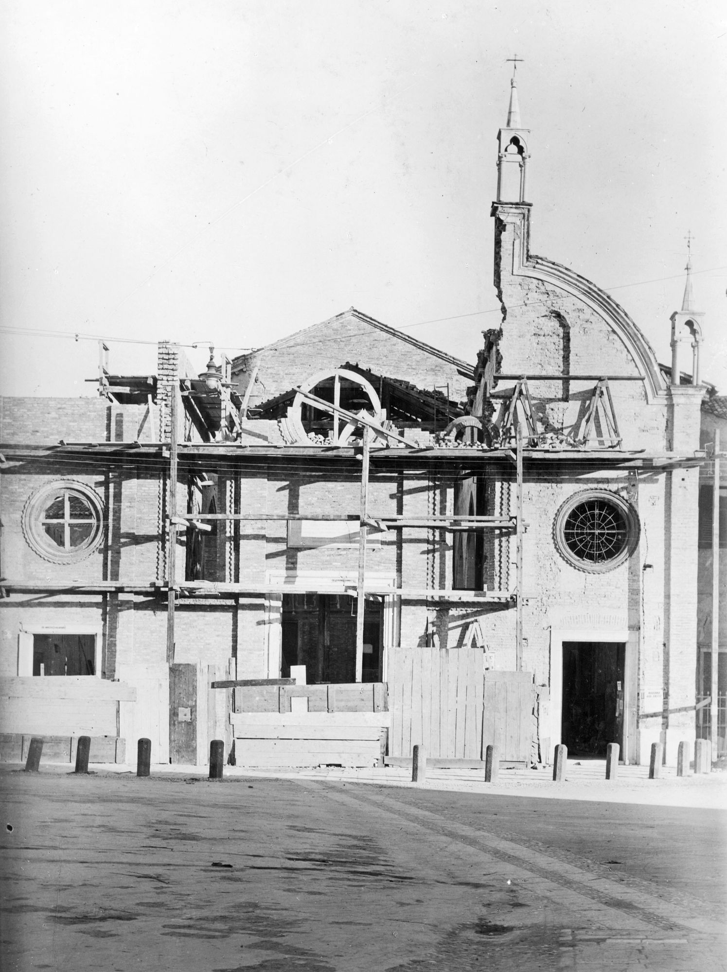 Santa Maria Maggiore. Stato dei lavori di ripristino della facciata (negativo) di Gabinetto fotografico (XX)