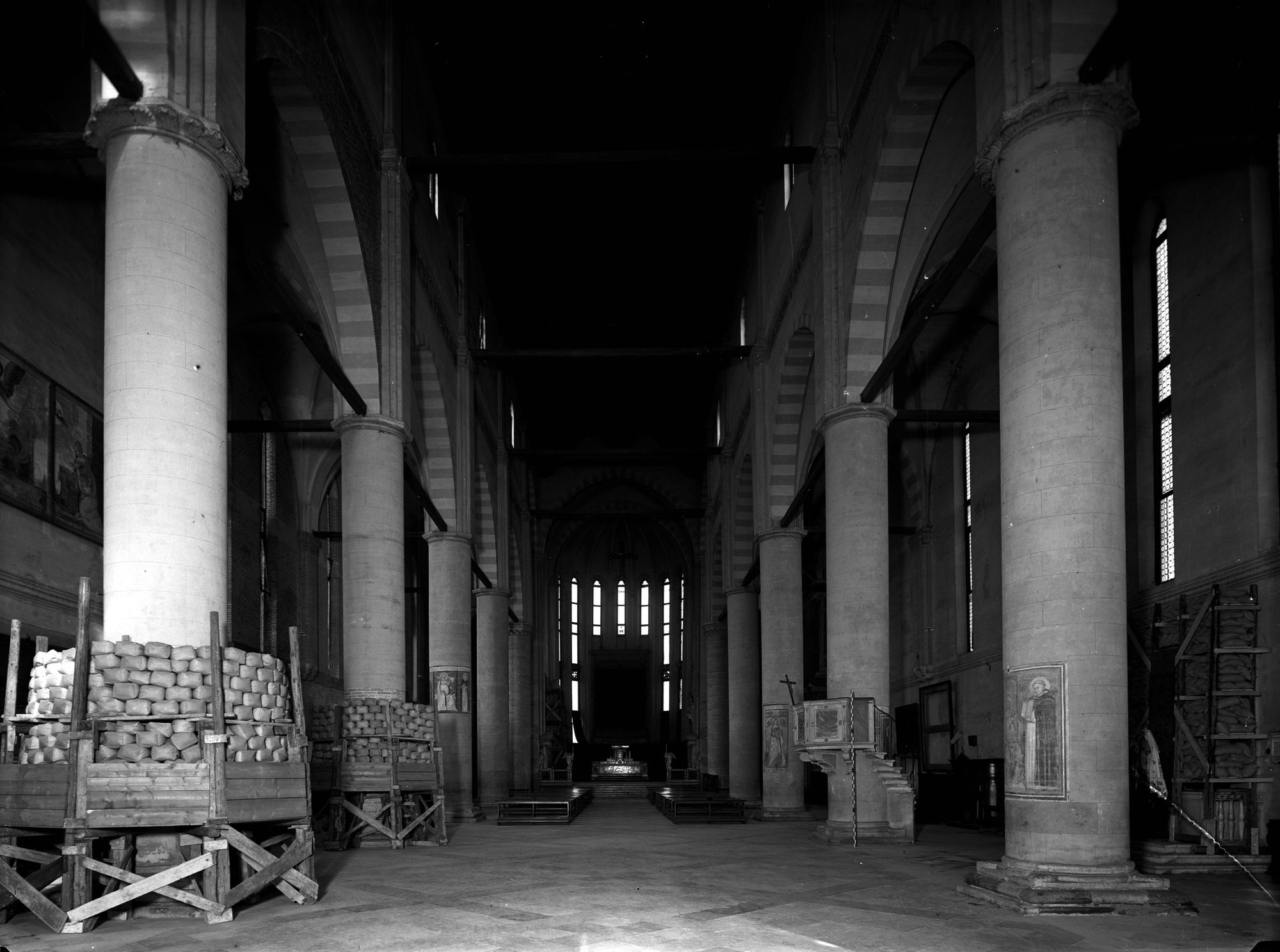 Chiesa San Nicolò. L'interno (negativo) di Gabinetto fotografico (XX)