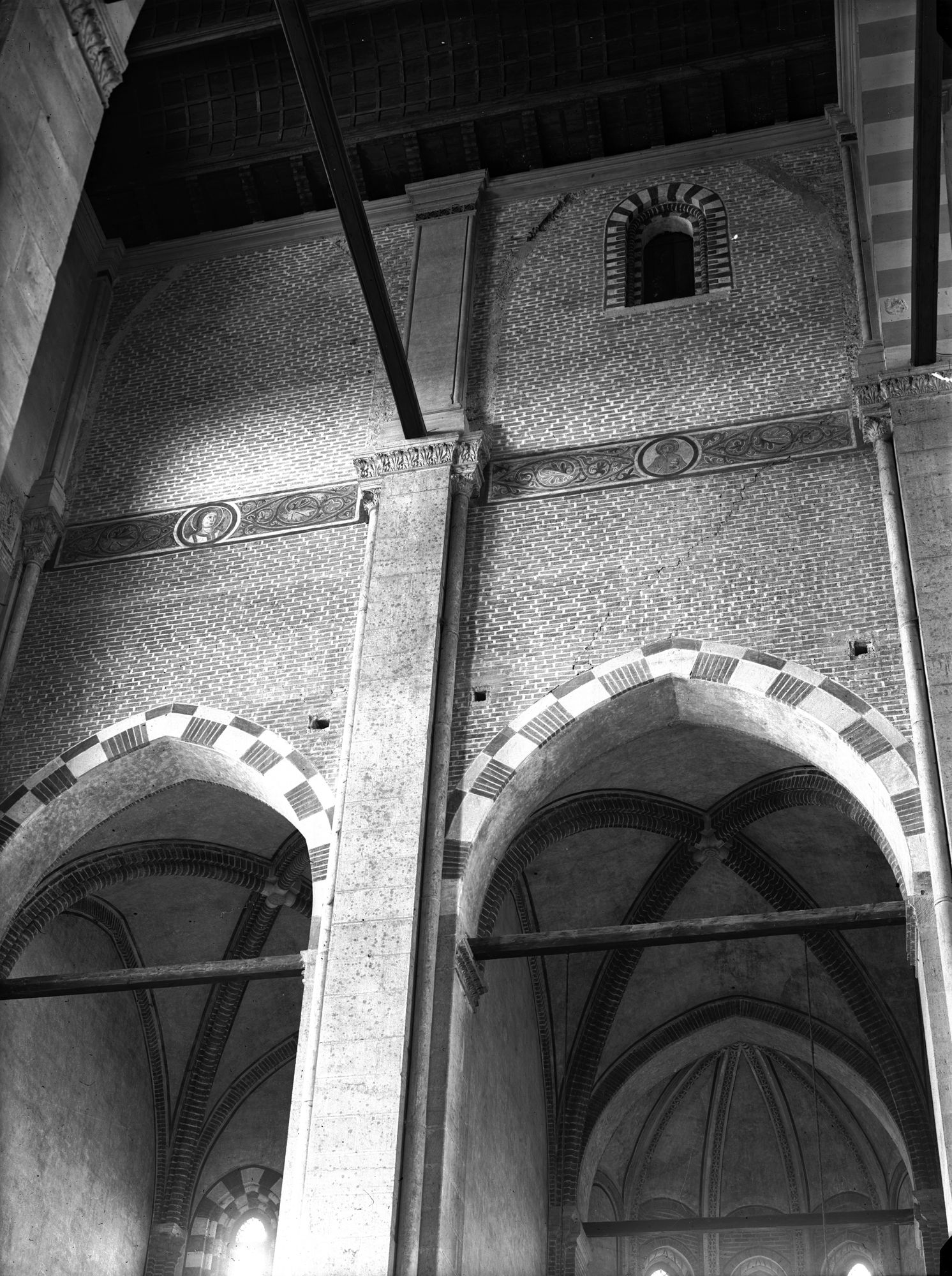 Chiesa San Nicolò. Particolare interno (negativo) di Gabinetto fotografico (XX)