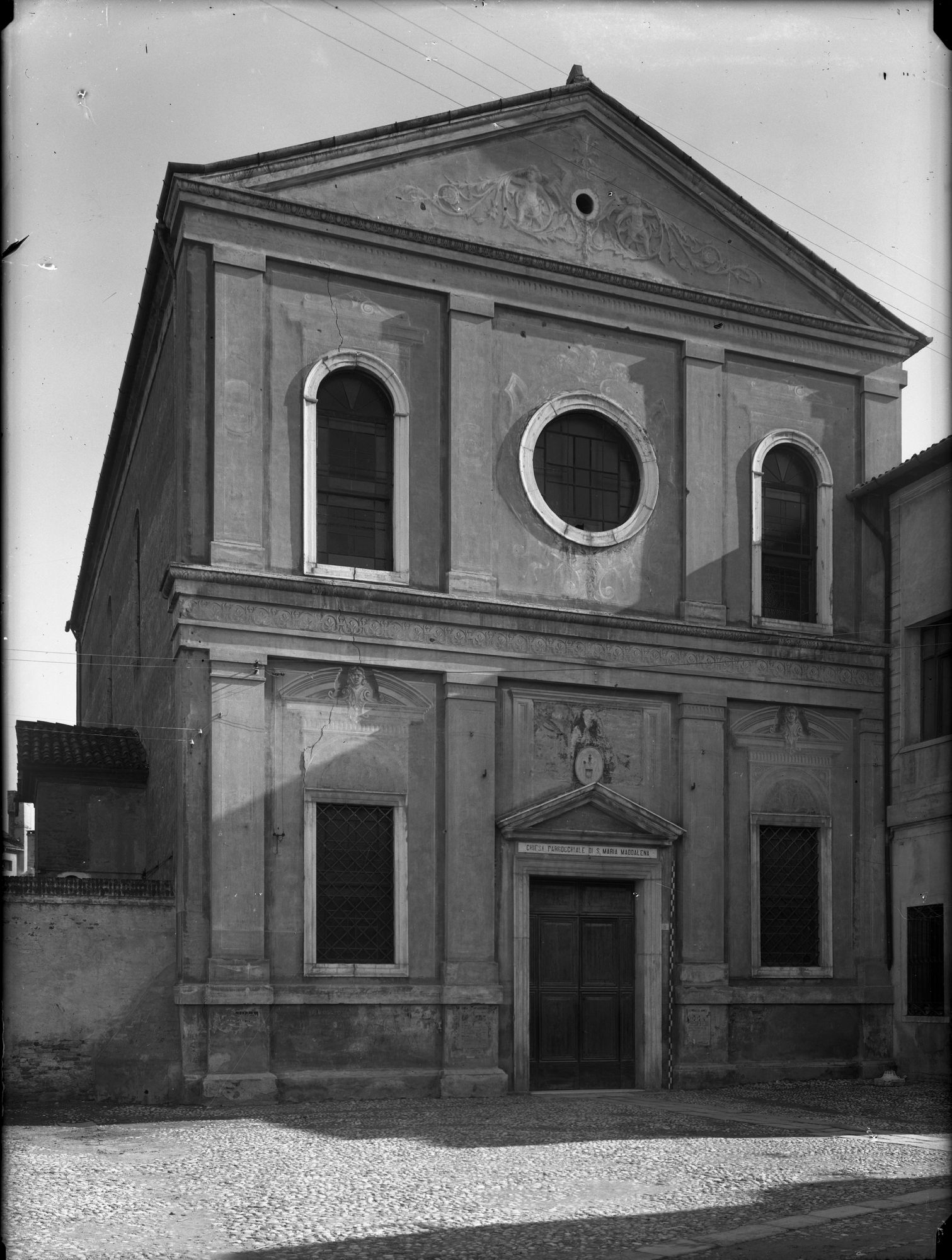 Chiesa Santa Maria maddalena. La facciata , interno e refettorio (negativo) di Gabinetto fotografico (XX)