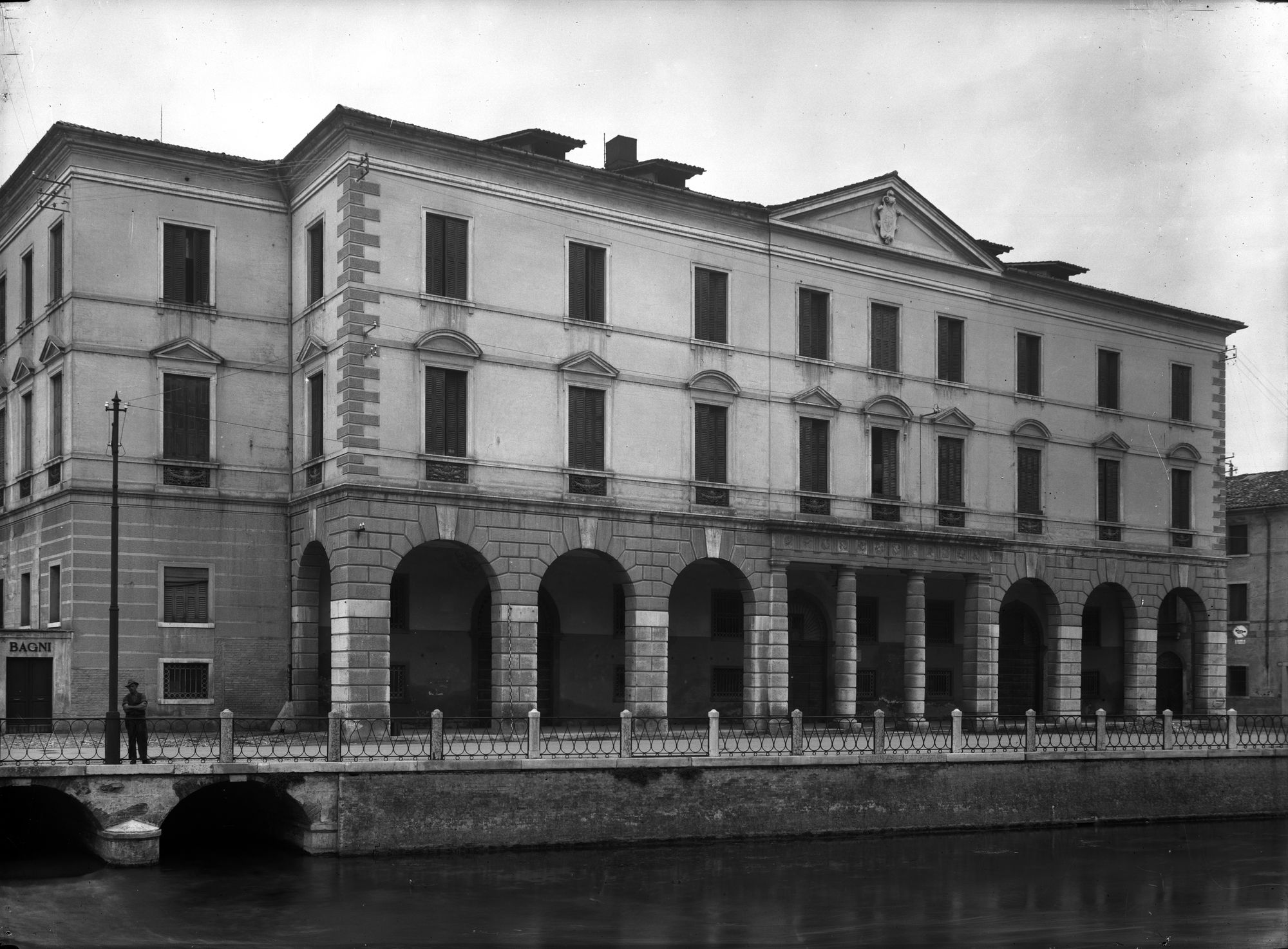 Riviera Garibaldi. Palazzo già Dogana ( arch. Danieletti ) (negativo) di Gabinetto fotografico (XX)