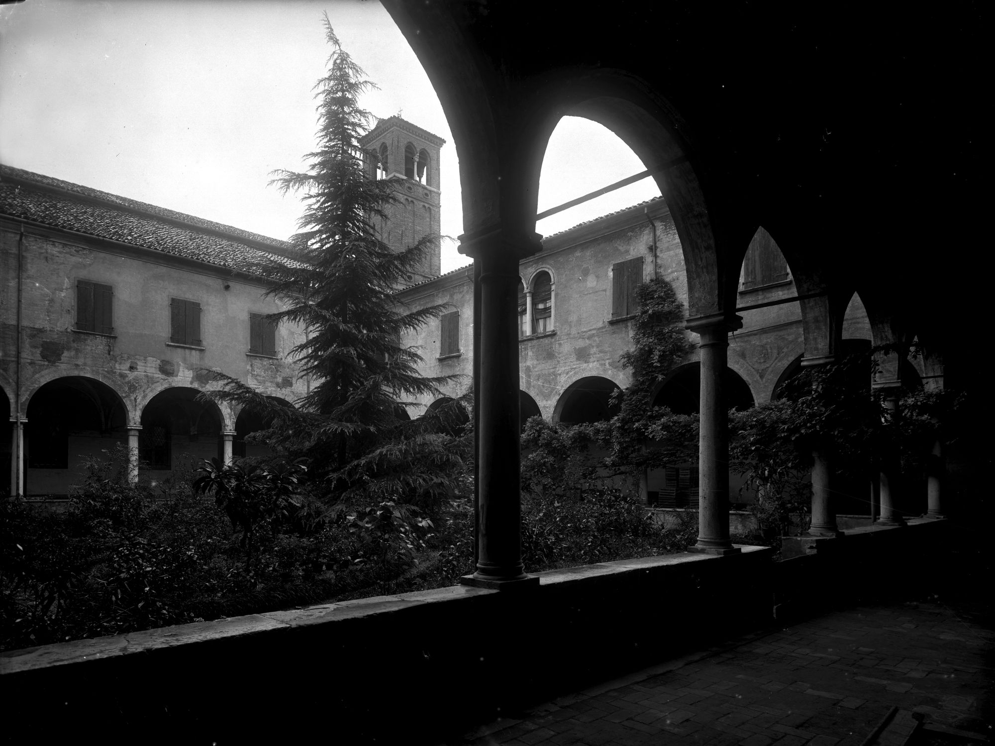 Santa Maria Maddalena. Il Chiostro (negativo) di Gabinetto fotografico (XX)