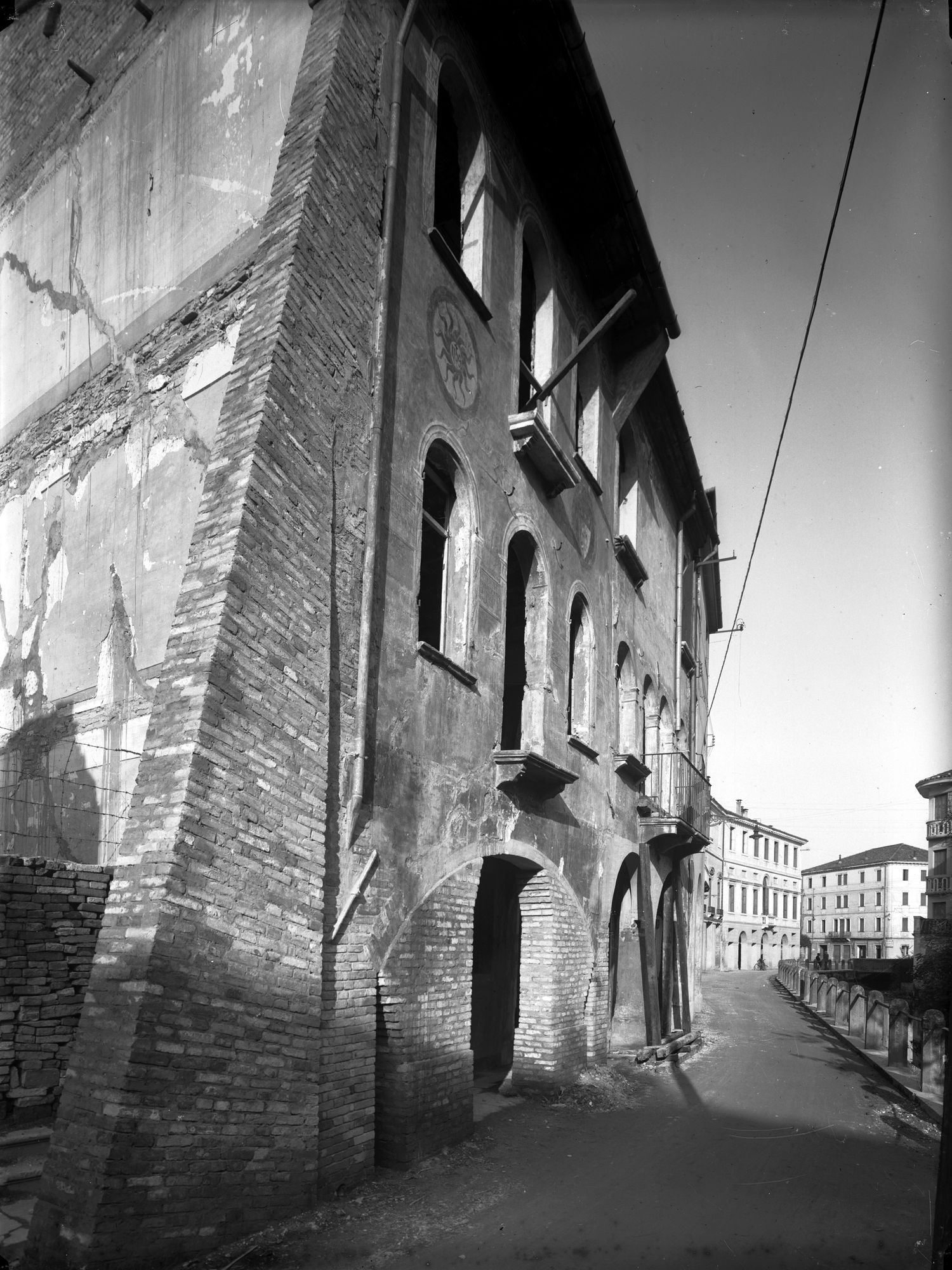 Via Roggia. Facciata verso la Roggia (negativo) di Gabinetto fotografico (XX)