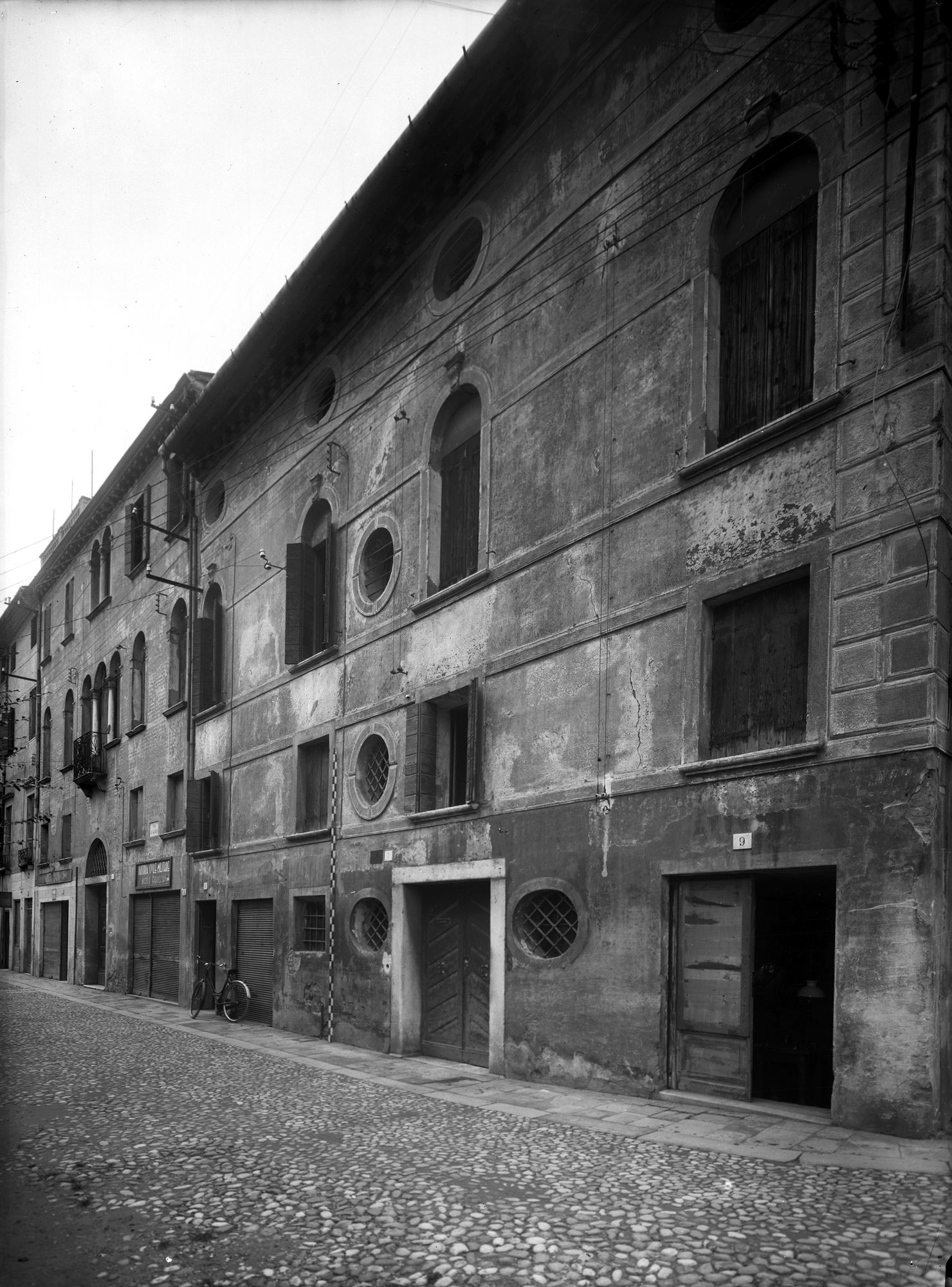 Via Sant' Agata. Prospettiva dei fabbricati n. 7-9 (negativo) di Gabinetto fotografico (XX)