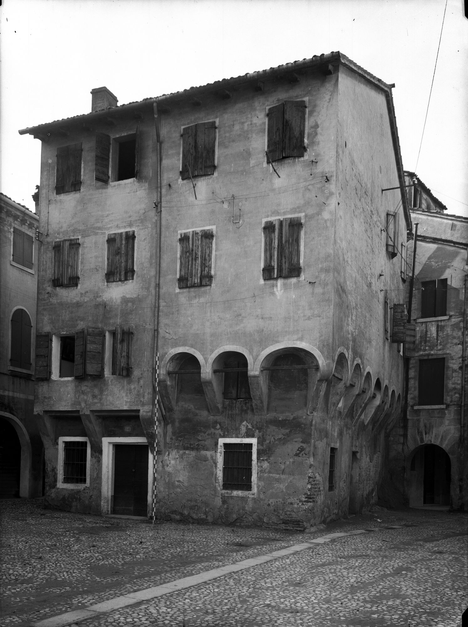 Via Avogari 12-14. Casa del sec. XV (negativo) di Gabinetto fotografico (XX)