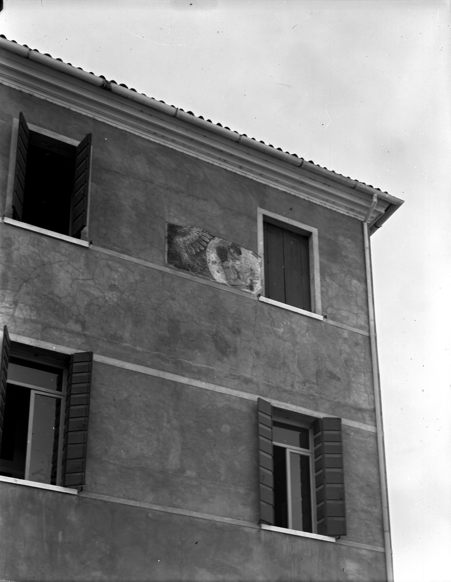 Via Risorgimento n. 13. Traccie di decorazione a fresco del sec. XVI (negativo) di Gabinetto fotografico (XX)