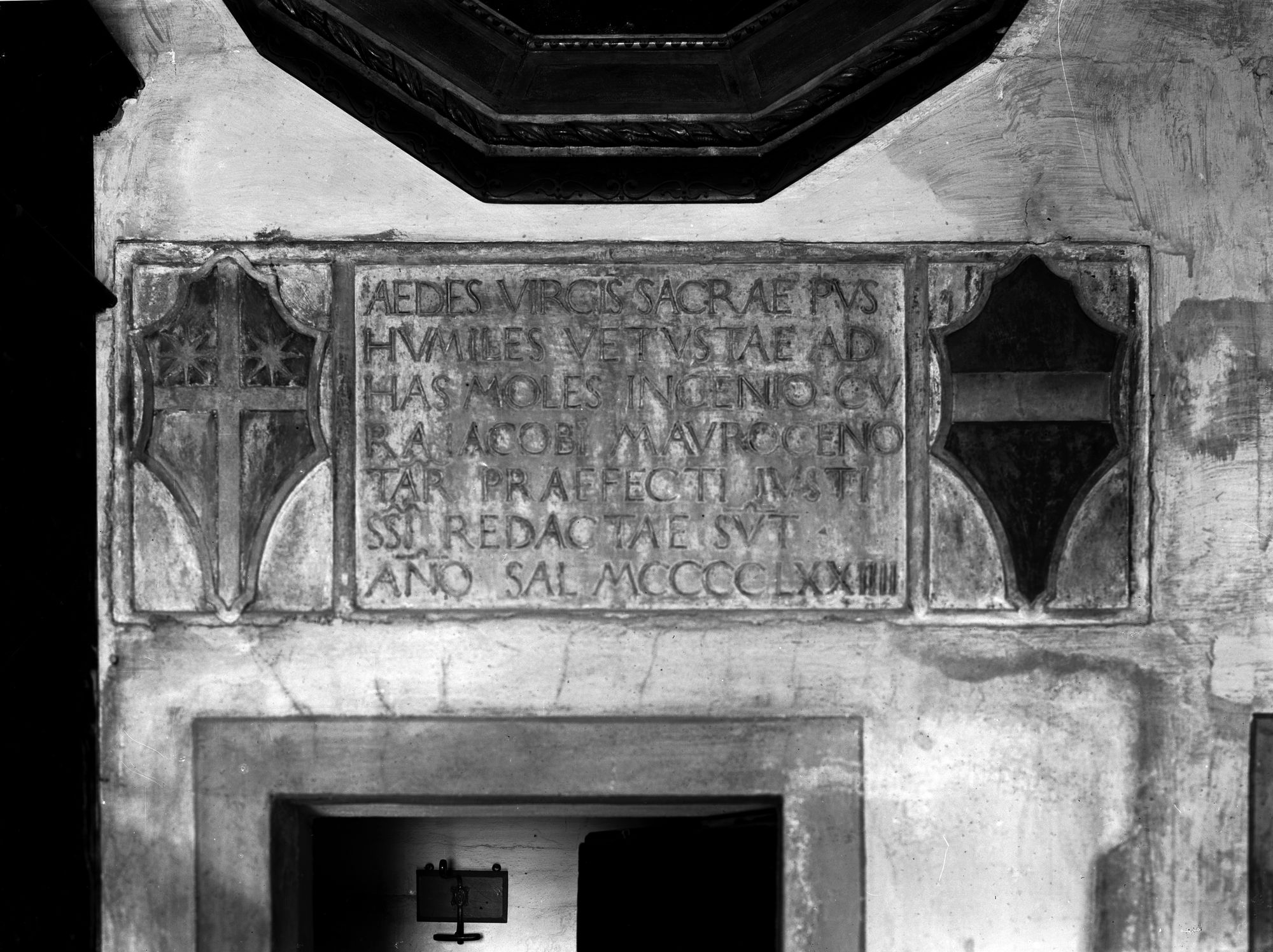 Chiesa di Santa Maria Maggiore. Lapide di Giacomo Morosini (negativo) di Gabinetto fotografico (XX)