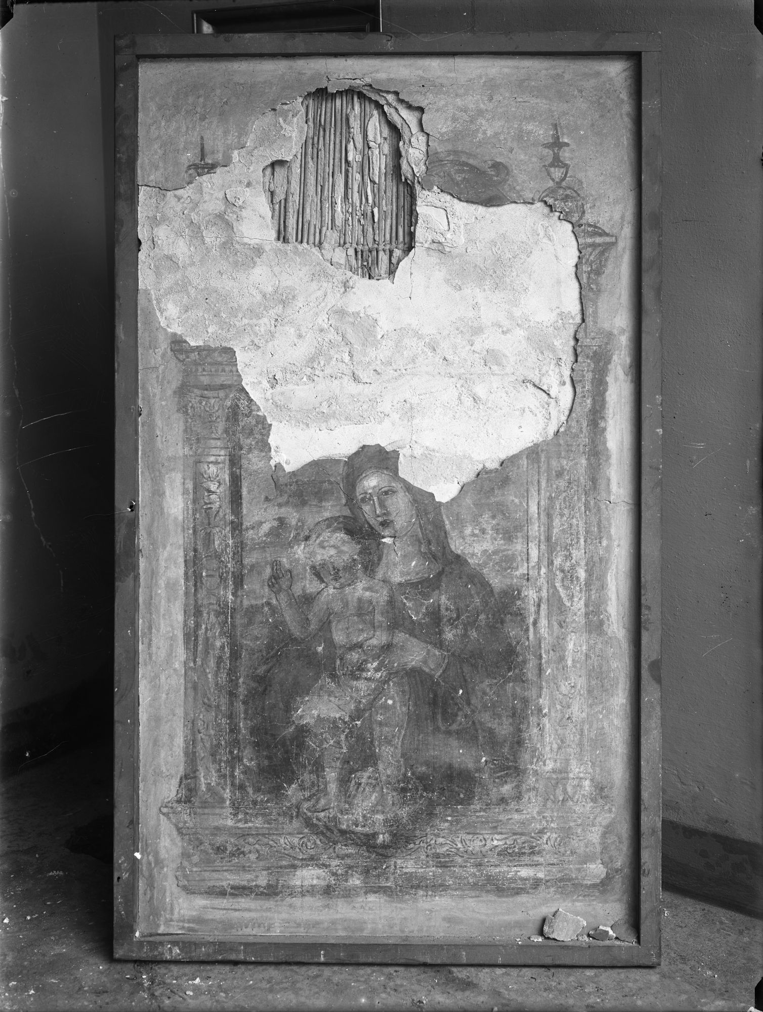 Riviera Garibaldi 13. L'aurora. Affresco nel soffitto del 1° piano (negativo) di Gabinetto fotografico (XX)