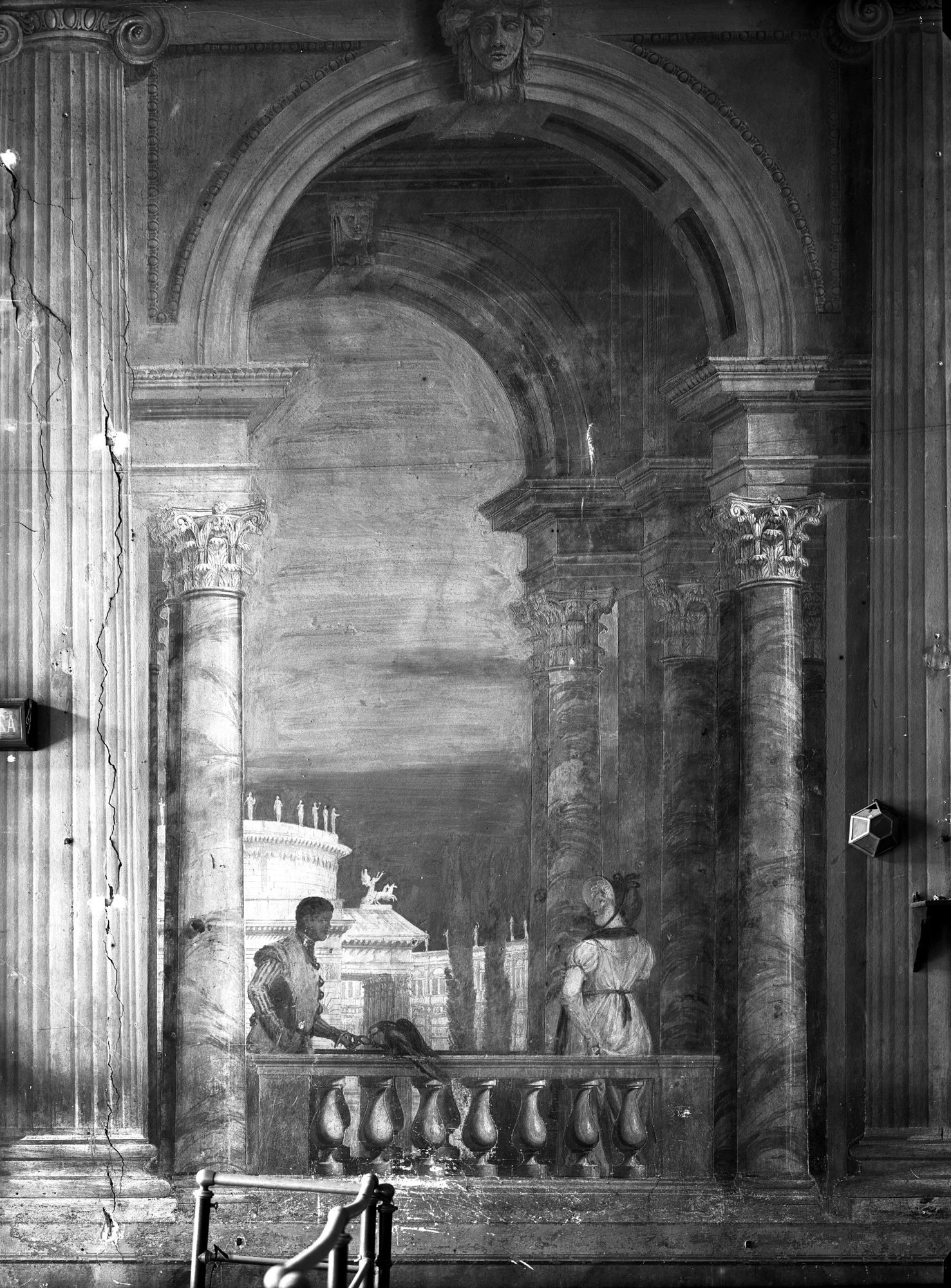 Palazzo Filodrammatici. Prospettiva con figure settecentesche. Affresco (negativo) di Gabinetto fotografico (XX)