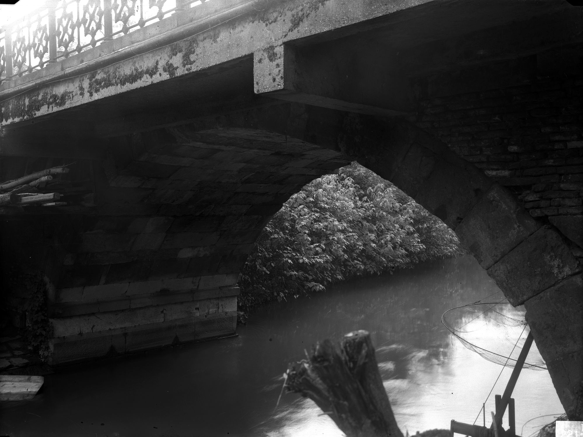 Ponte romano " Pontecorvo " (negativo) di Gabinetto fotografico (XX)