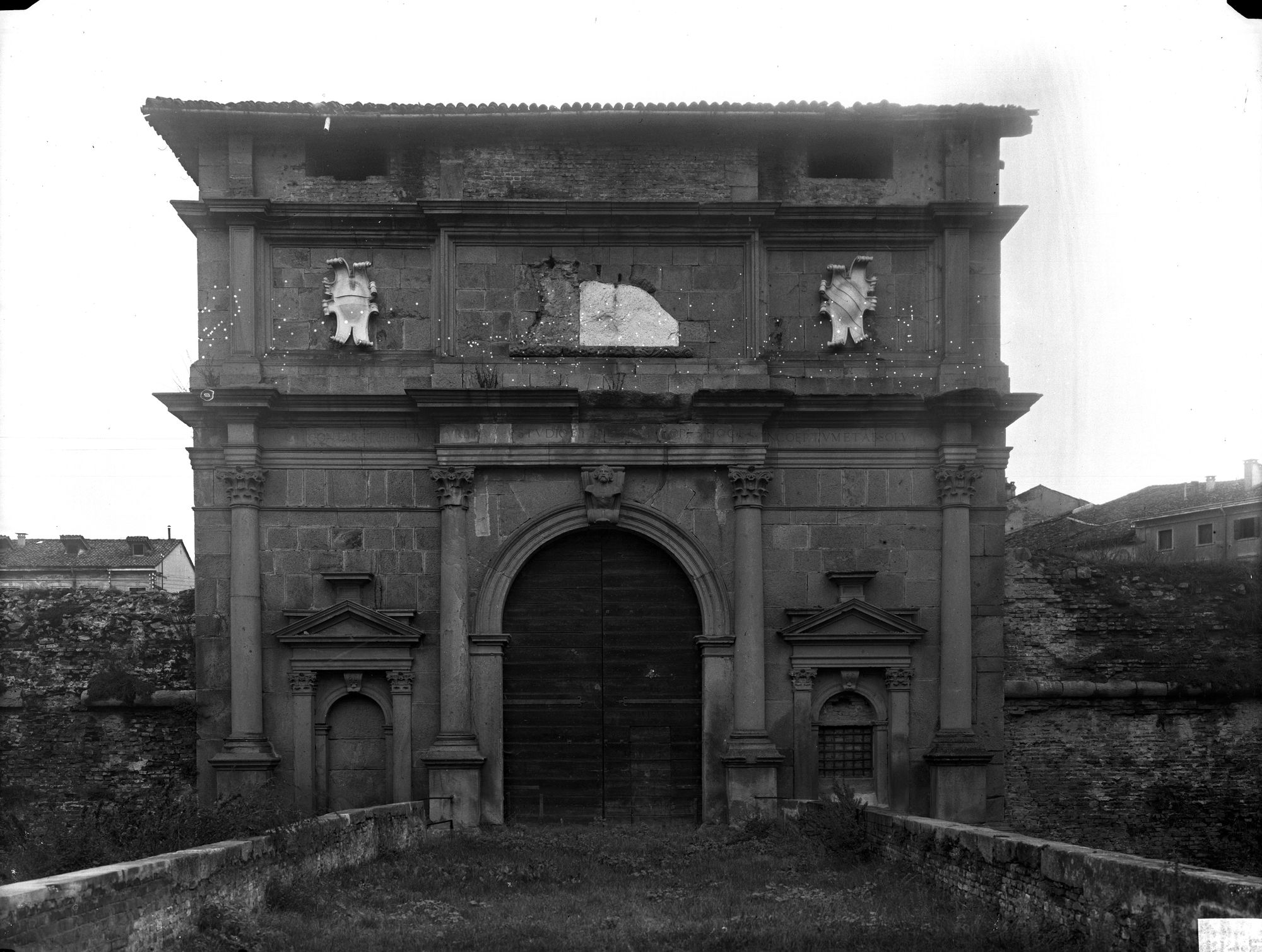 Porta San Giovanni, a. 1528 (negativo) di Gabinetto fotografico (XX)