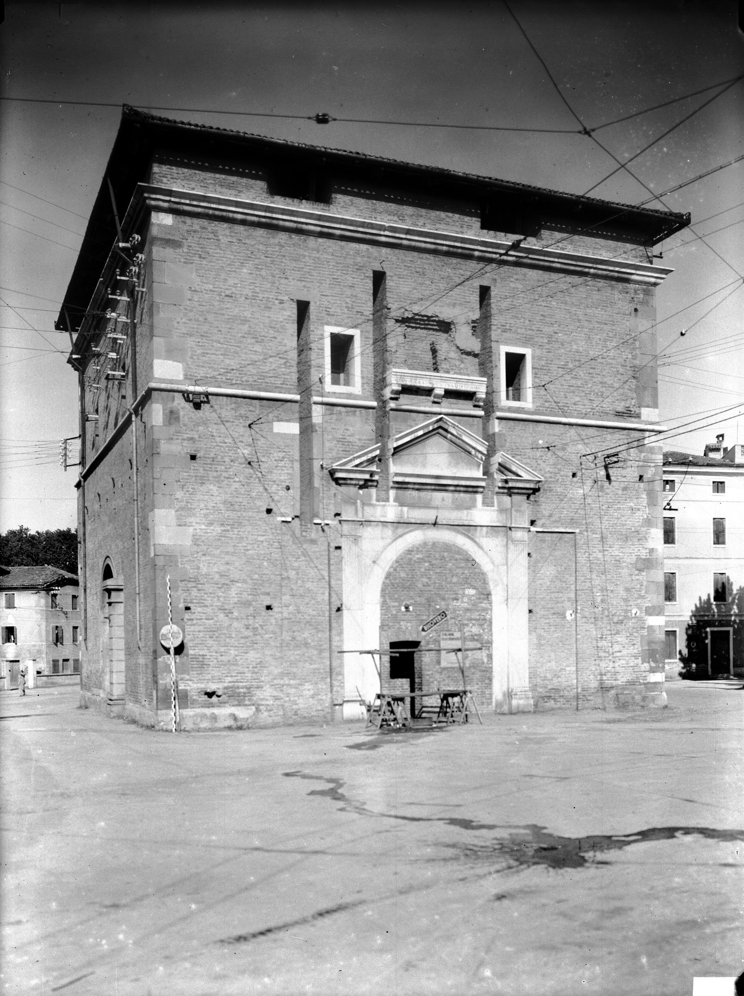 Porta Pontecorvo, a. 1517 (negativo) di Gabinetto fotografico (XX)