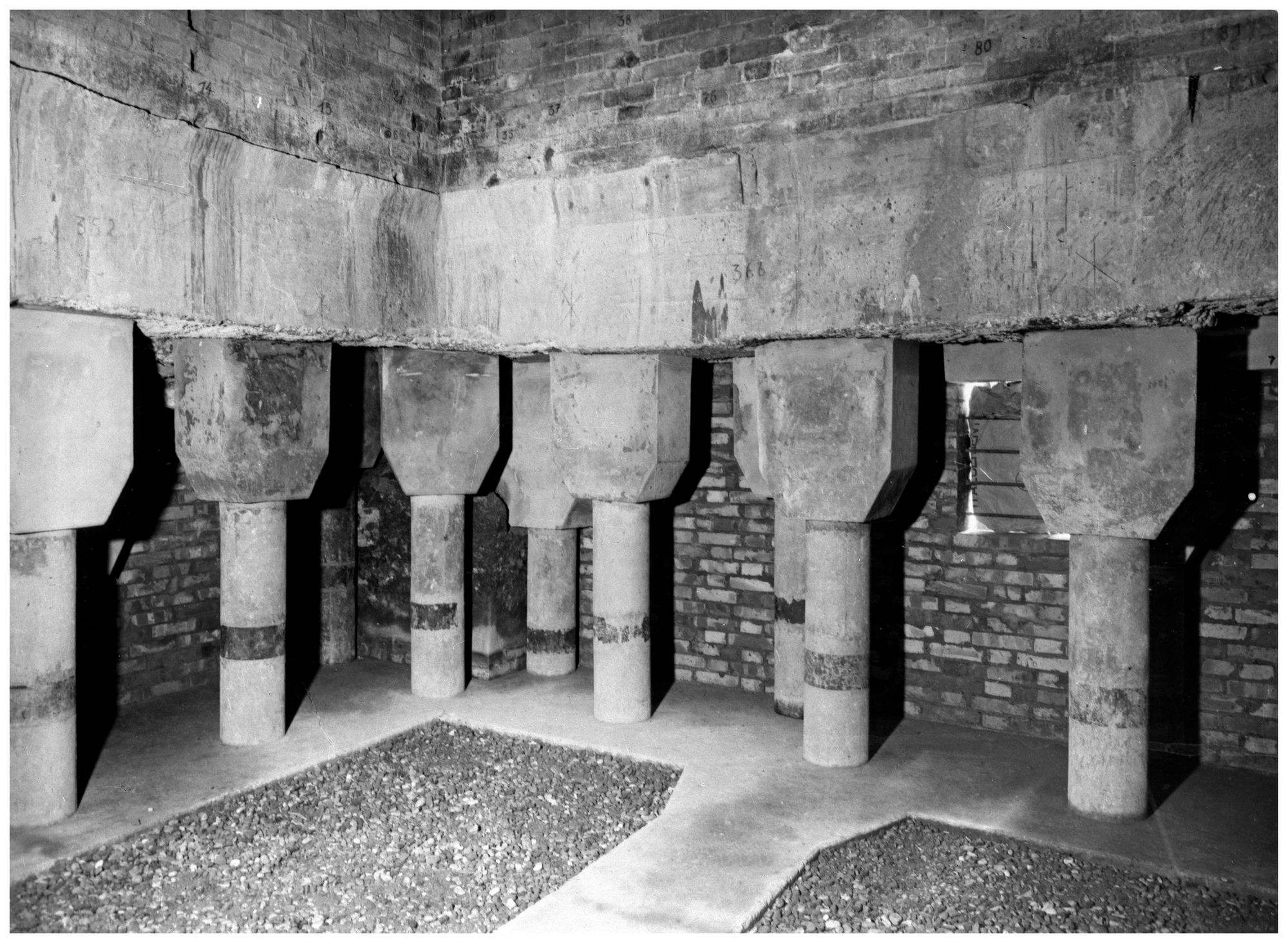 Campanile. Sotto fondazioni con pali in cemento armato (negativo) di Gabinetto fotografico (XX)