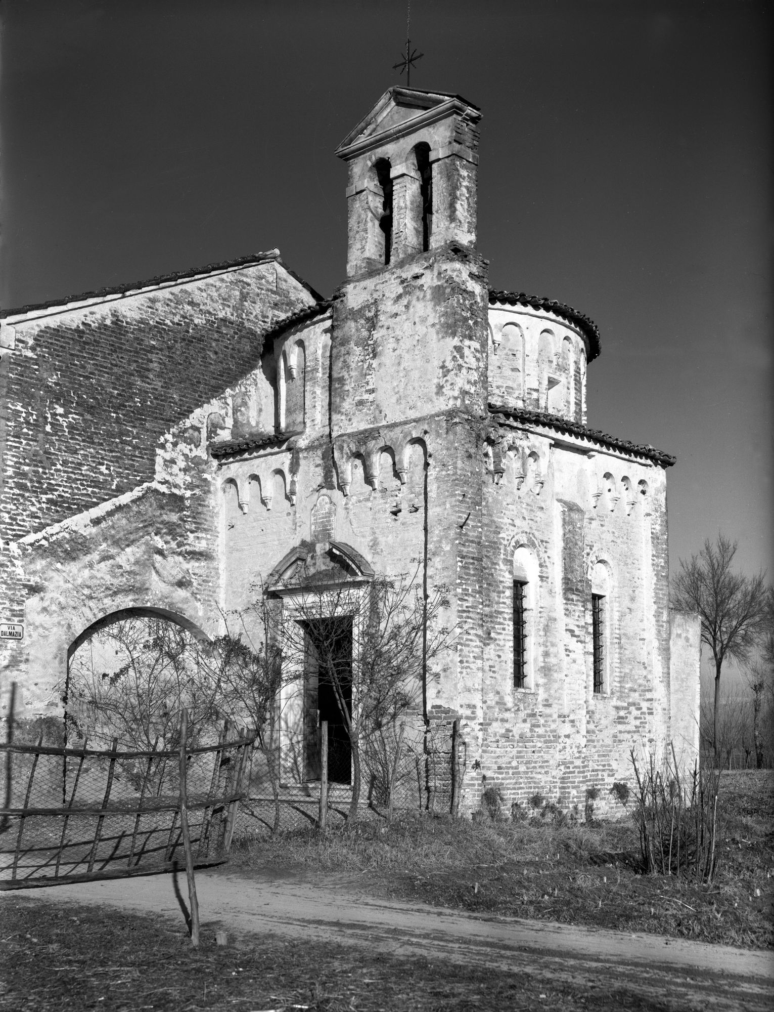 Chiesa San Francesco. L 'esterno (negativo) di Gabinetto fotografico (XX)