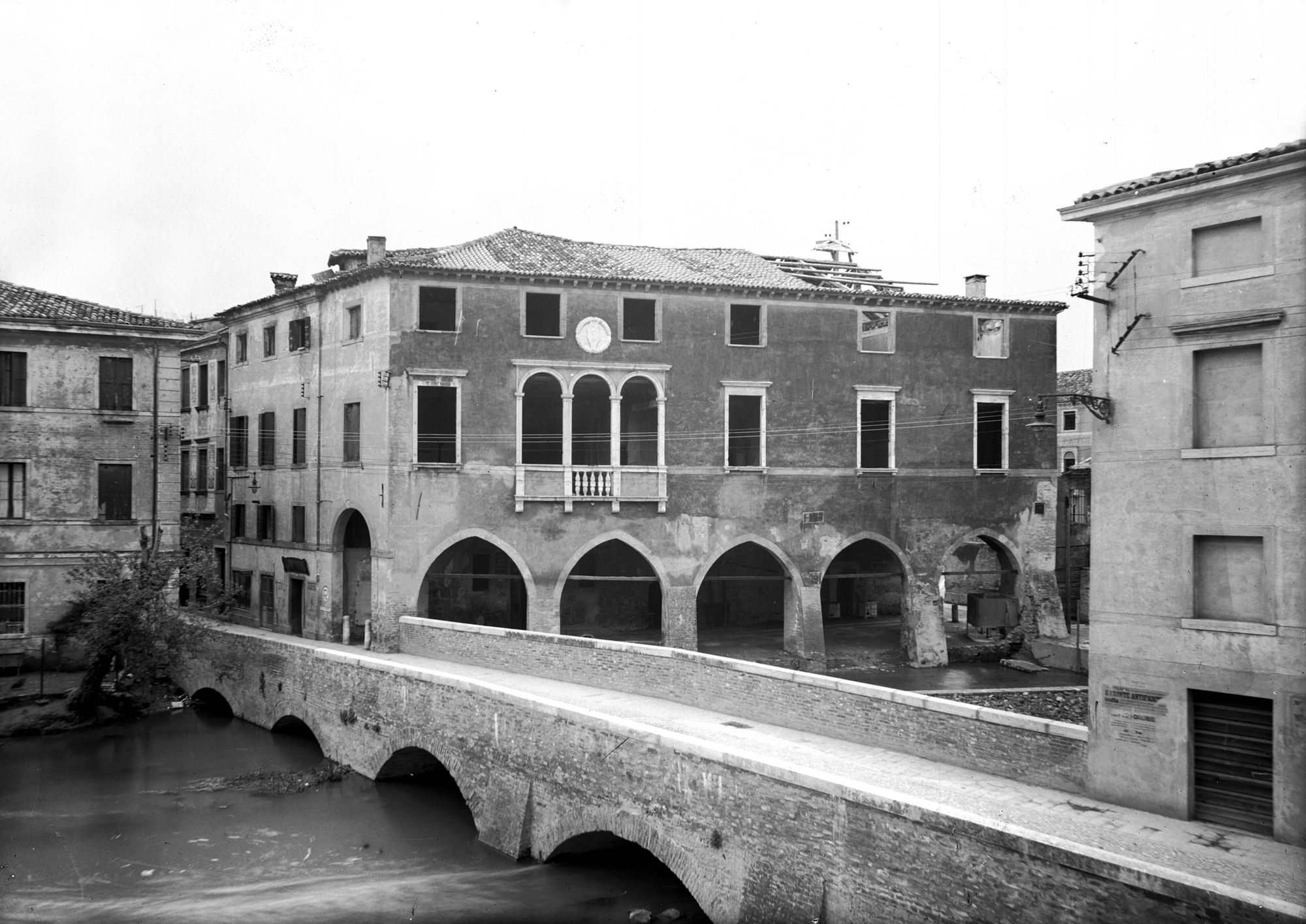 Casa in vicolo Rinaldi al ponte di San Francesco, dopo il restauro (negativo) di Gabinetto fotografico (XX)