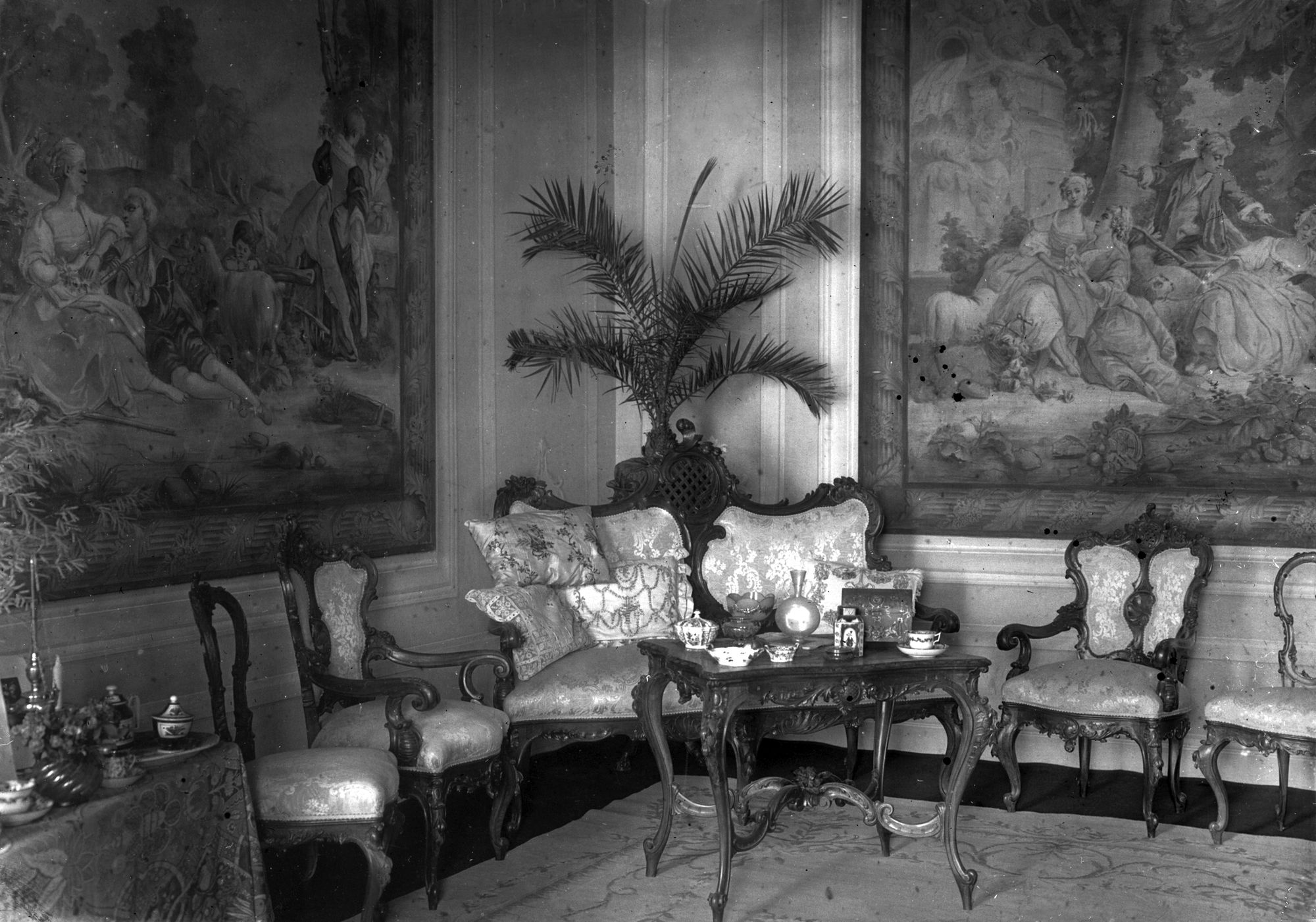 Palazzo Mocenigo in via Dante. Vedute delle sale interne (negativo) di Gabinetto fotografico (XX)