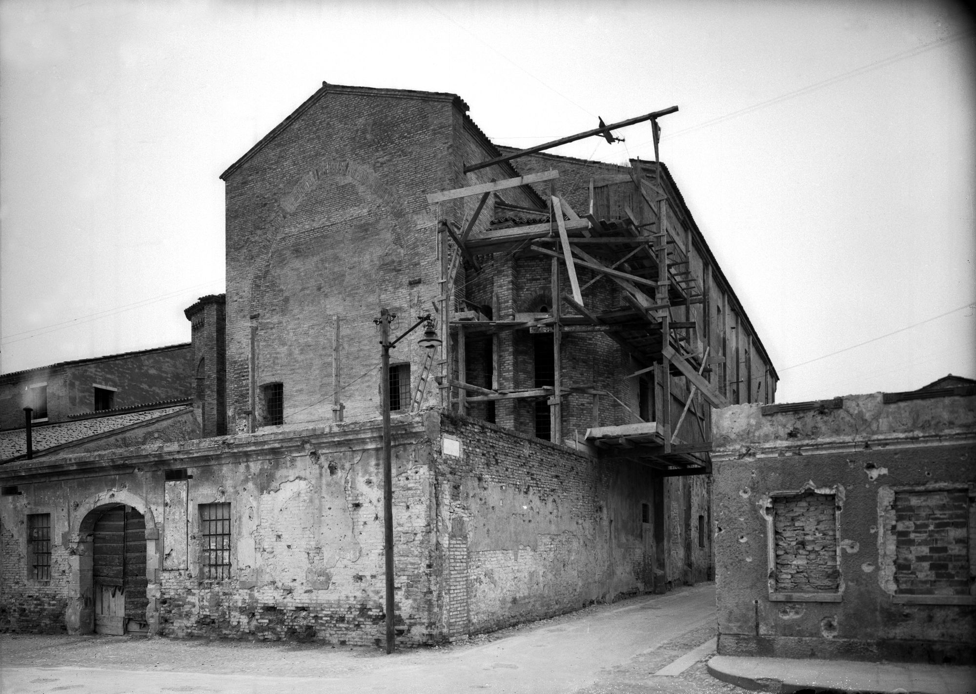 Santa Caterina. Le absidi, stato dei lavori nel Gennaio del '47 (negativo) di Gabinetto fotografico (XX)