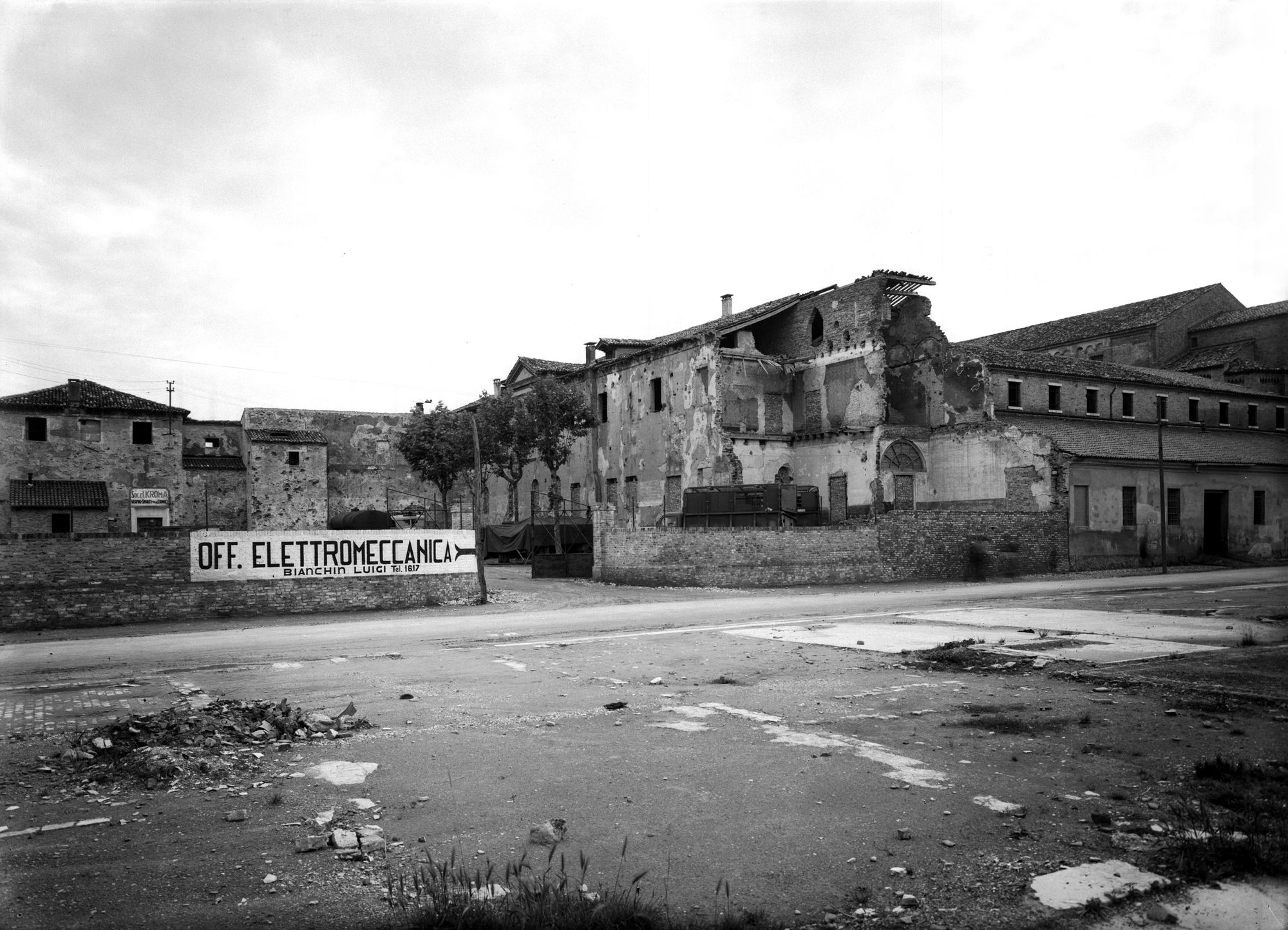 Santa Caterina. Angolo del convento presso piazza del Grano (negativo) di Gabinetto fotografico (XX)