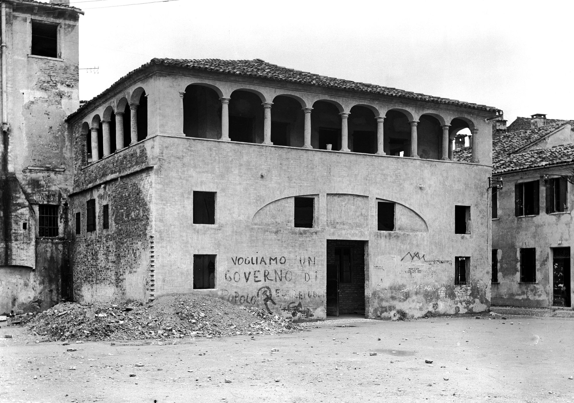 Osteria della Colonna, dopo il restauro (negativo) di Gabinetto fotografico (XX)