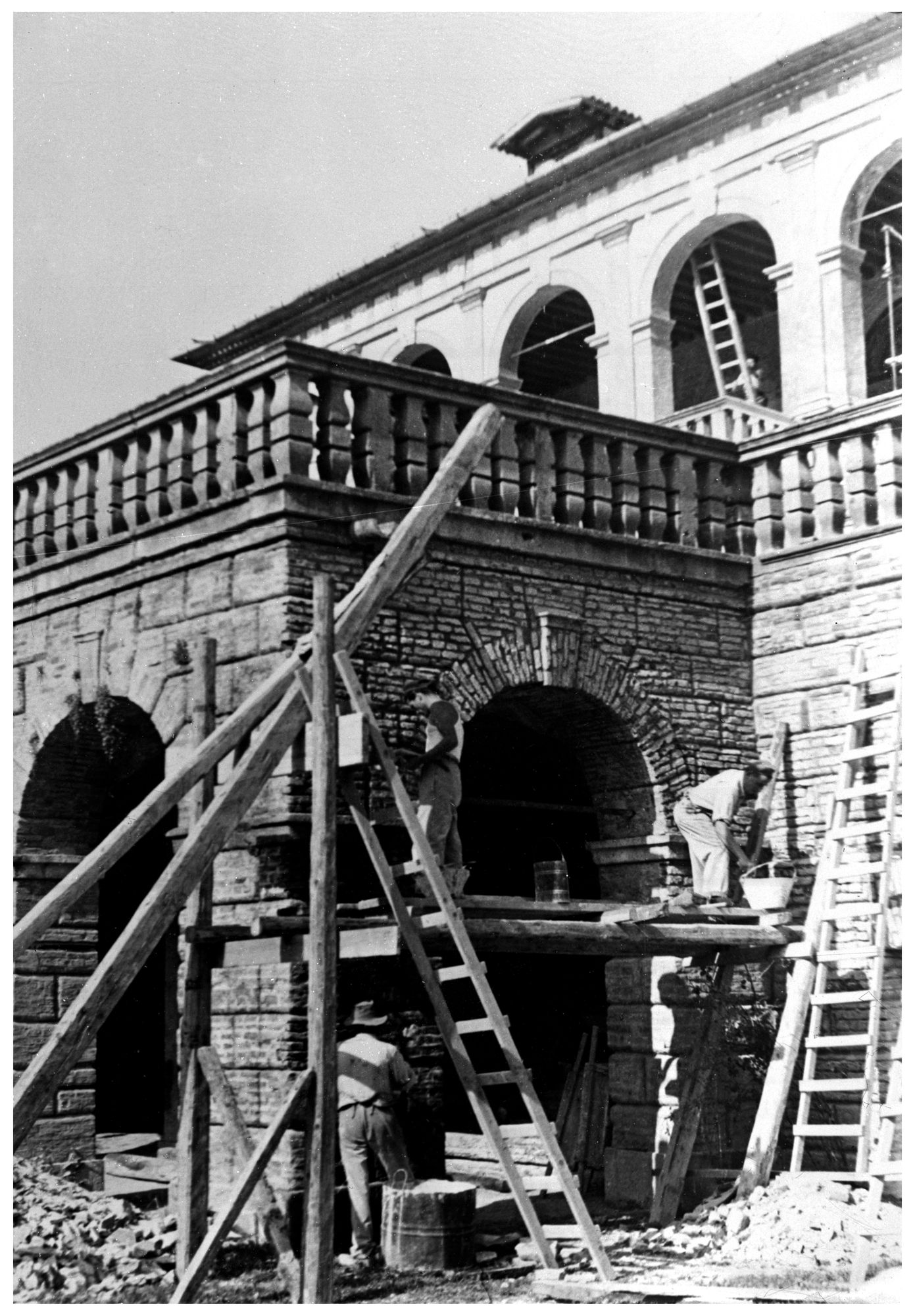 Villa del Vescovo. Visione durante i lavori di restauro (negativo) di Gabinetto fotografico (XX)