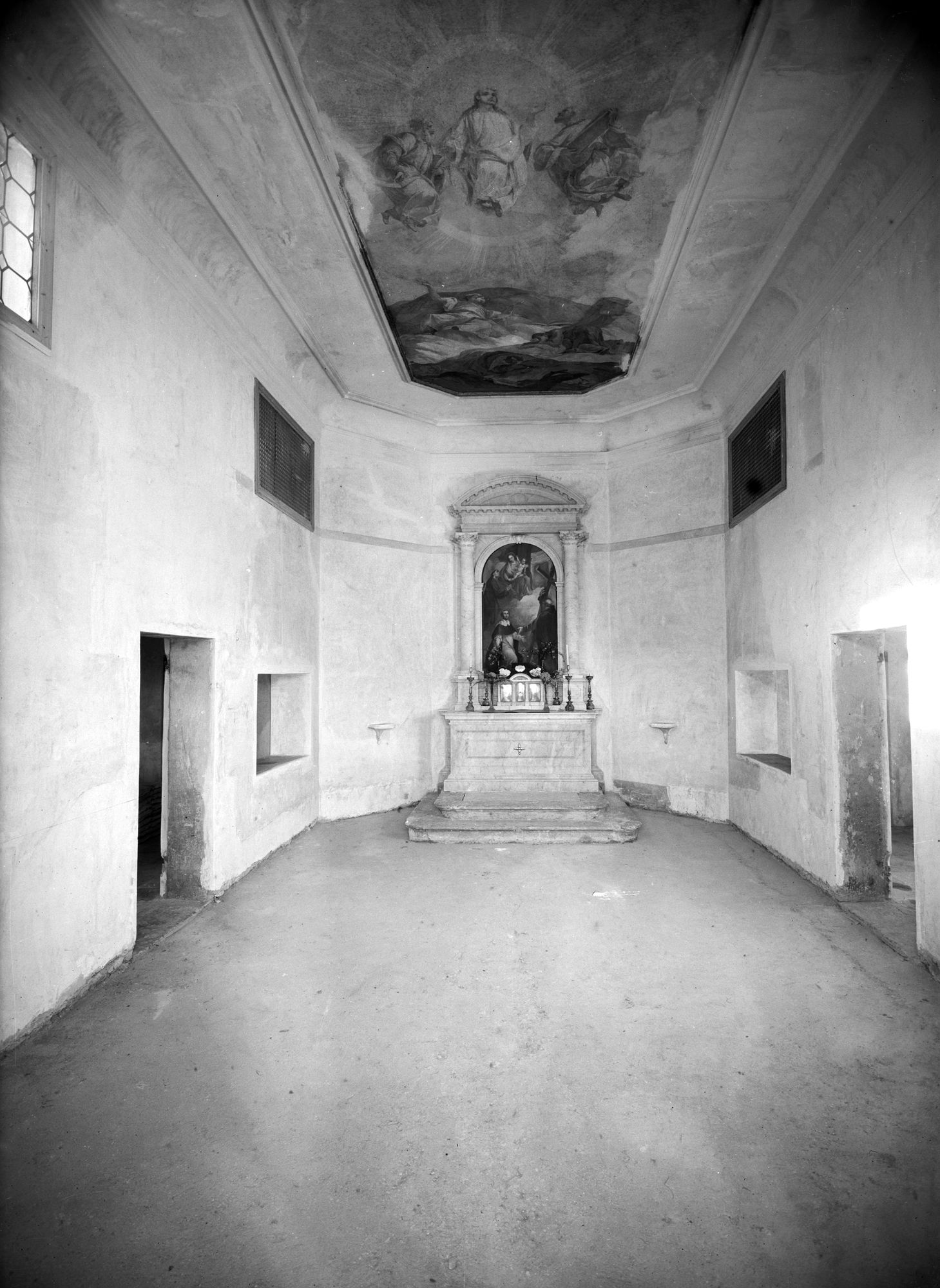 Villa Meduna. Interno dell' oratorio (negativo) di Gabinetto fotografico (XX)