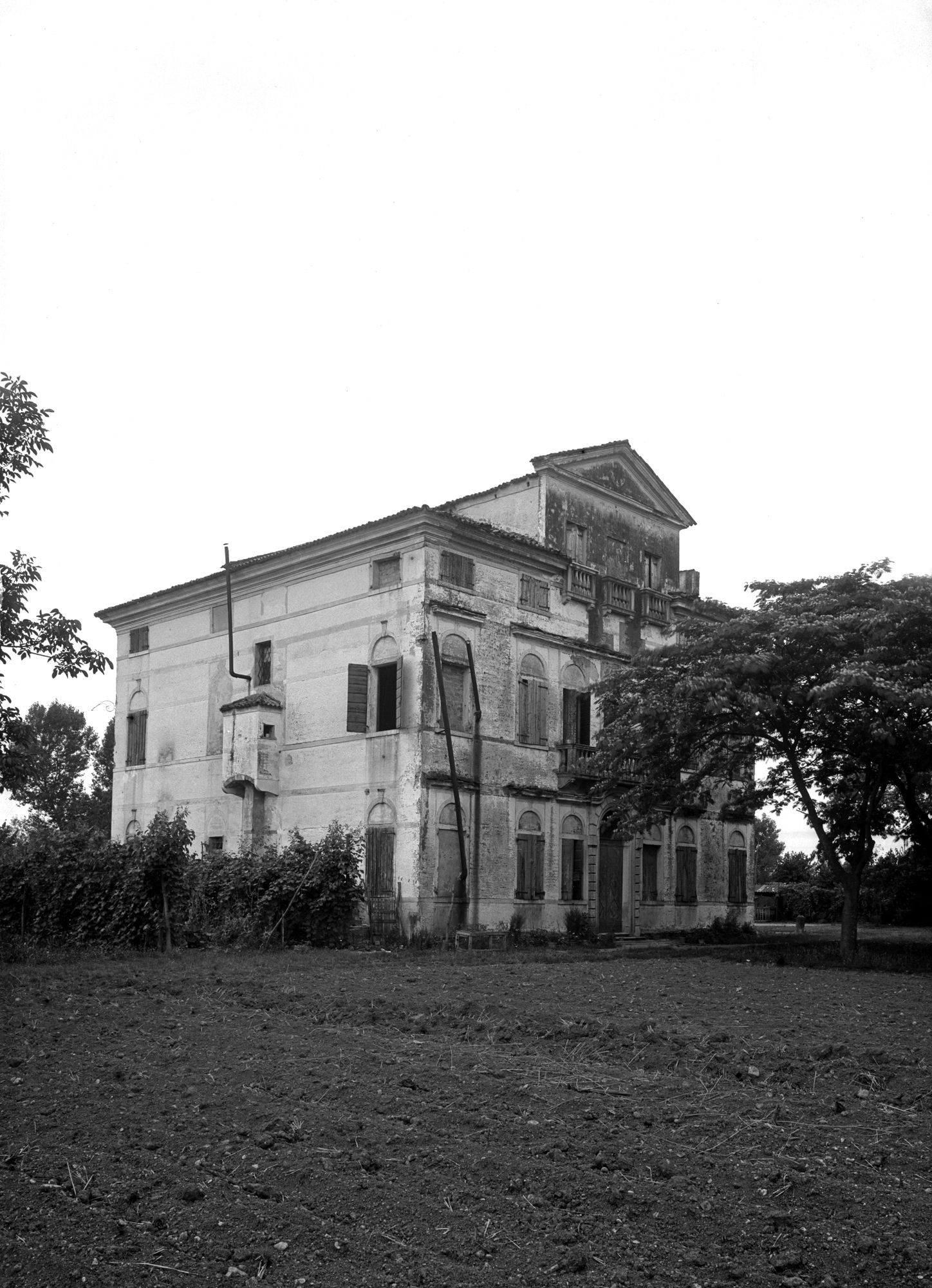 Villa Manolesso. La facciata ed il fianco sinistro (negativo) di Gabinetto fotografico (XX)