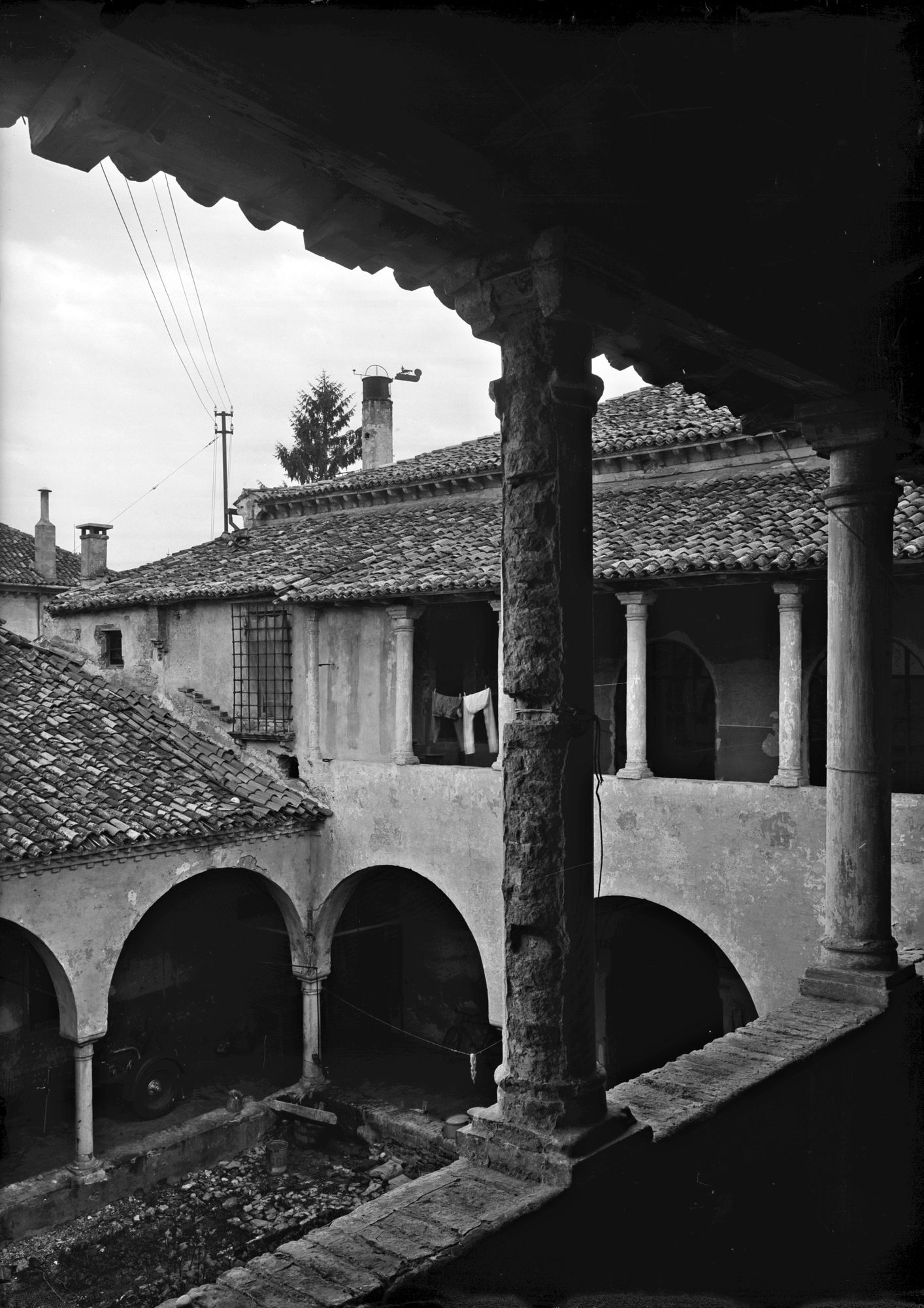 Convento di Santa Caterina. Particolare del Loggiato di un chiostro (negativo) di Gabinetto fotografico (XX)