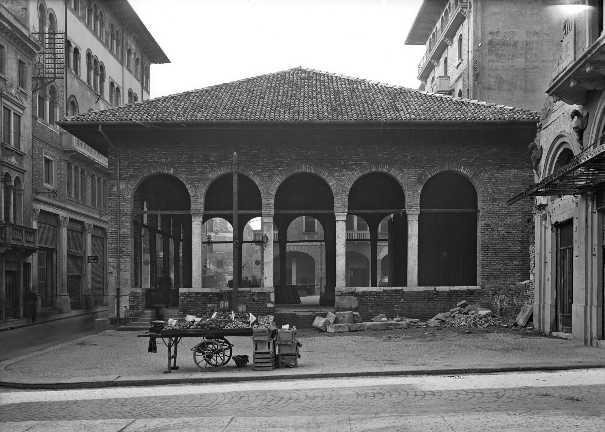 Loggia dei Cavalieri. Veduta della Loggia restaurata dopo il bombardamento (negativo) di Gabinetto fotografico (XX)