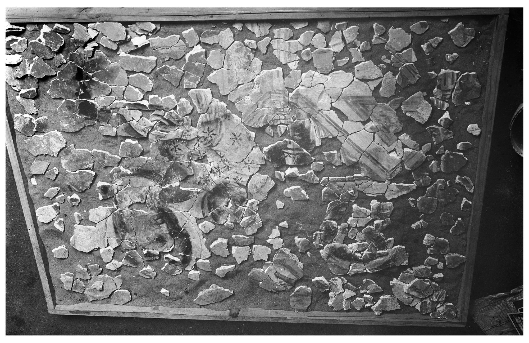 Chiesa Santa Caterina. Tomaso da Modena. La Madonna e Santa Caterina. Ricomposizione dopo la distruzione a causa del bombardamento del 13/3/1944 (negativo) di Gabinetto fotografico (XX)