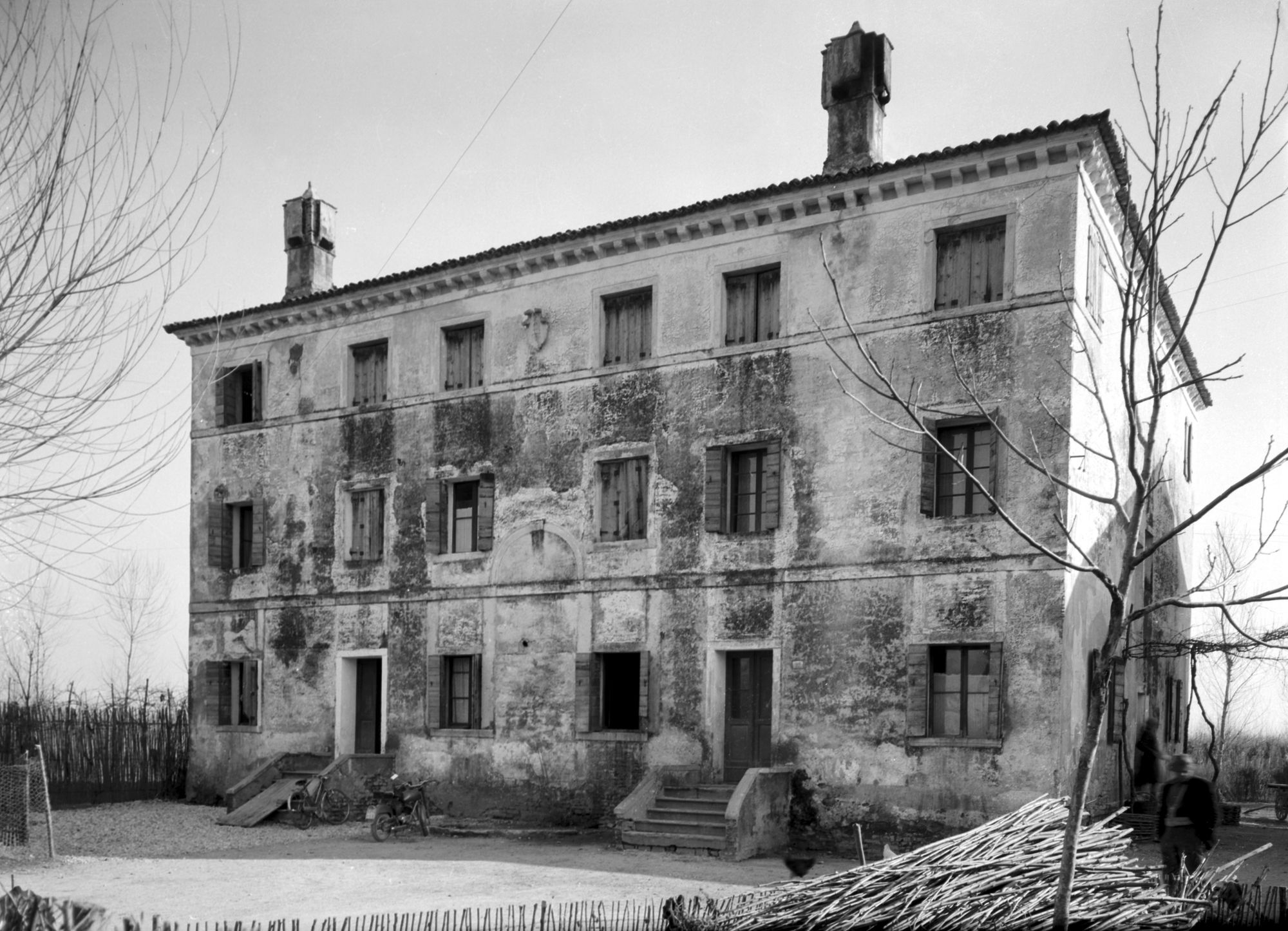 Villa Altan già Savarolo. Facciata (negativo) di Gabinetto fotografico (XX)
