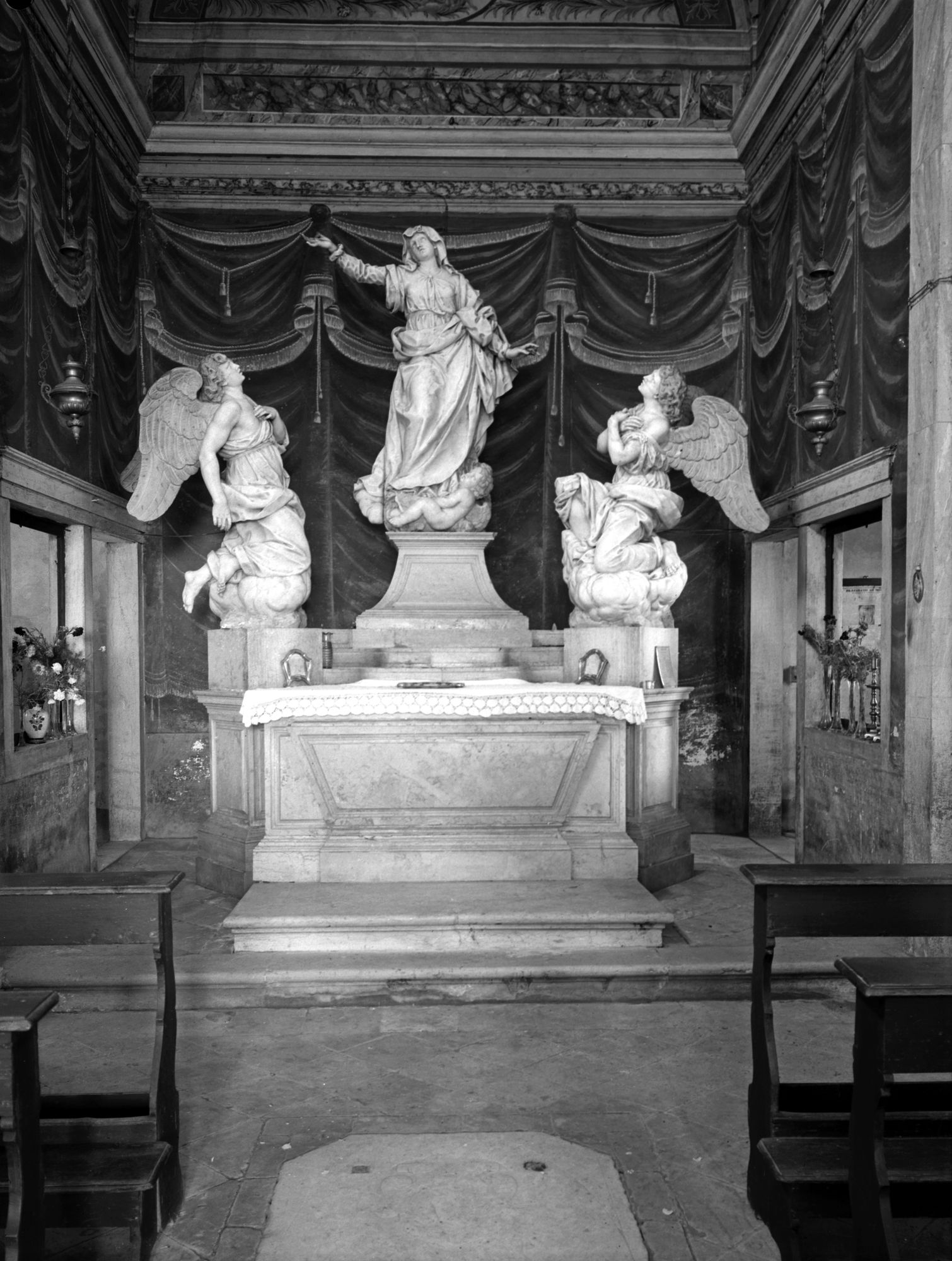 Cà Labia. Cappella, altare, Vergine ed Angeli attribuiti al Bonazza (negativo) di Gabinetto fotografico (XX)