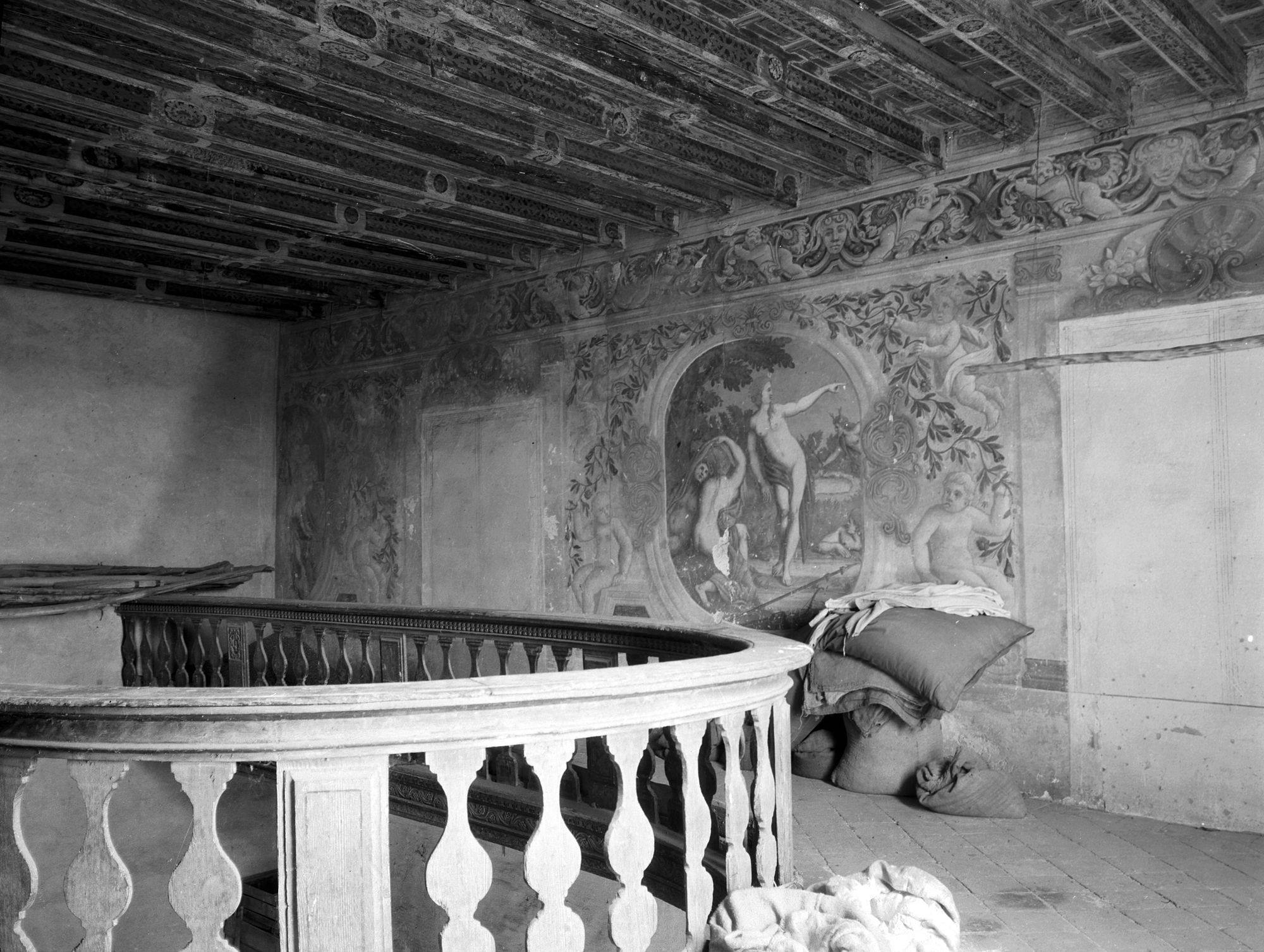 Case all'anagrafico 13. Afreschi sopra la loggia (negativo) di Gabinetto fotografico (XX)