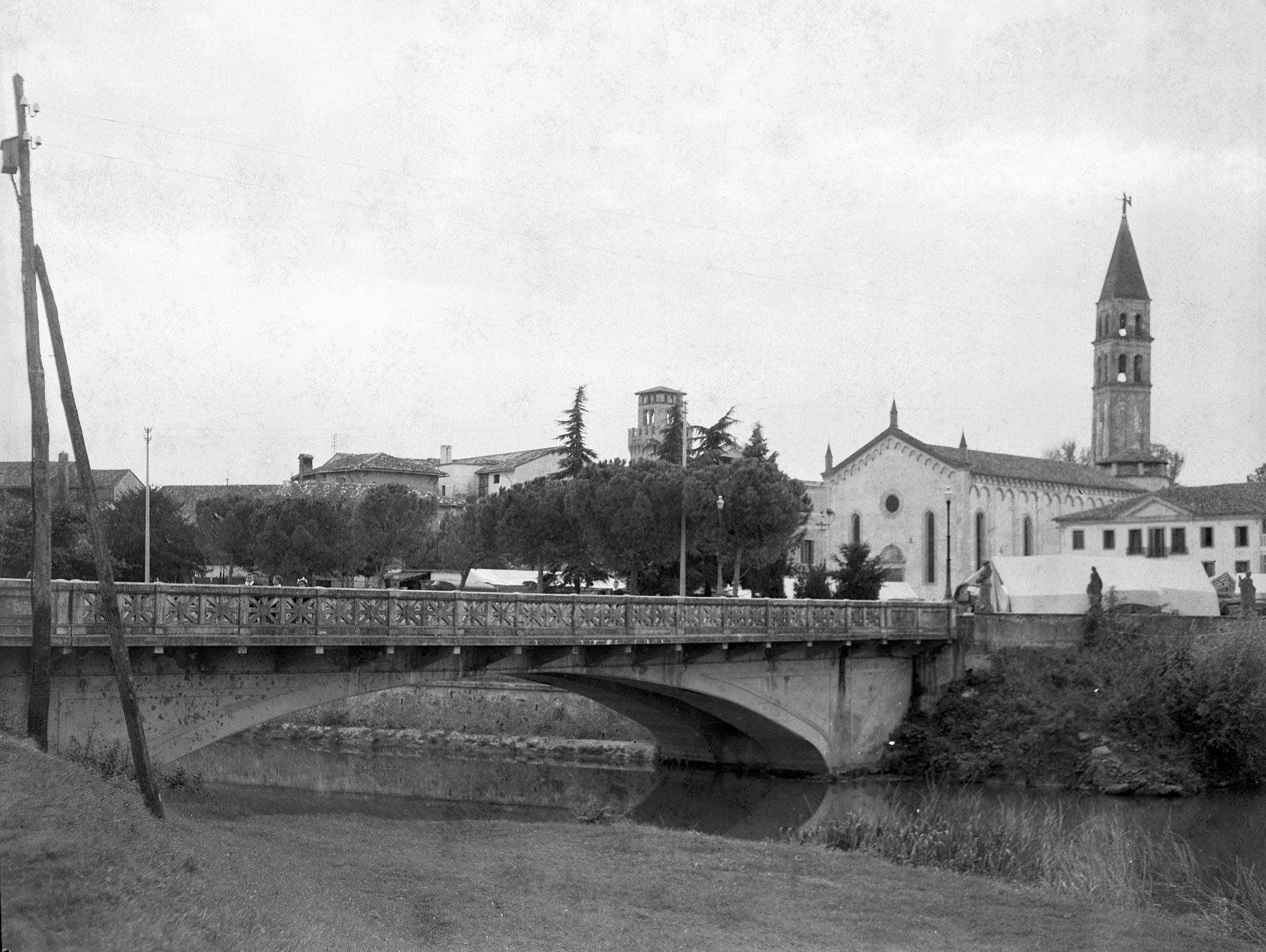 Veduta della Piazza Vittorio Emanuele (negativo) di Gabinetto fotografico (XX)